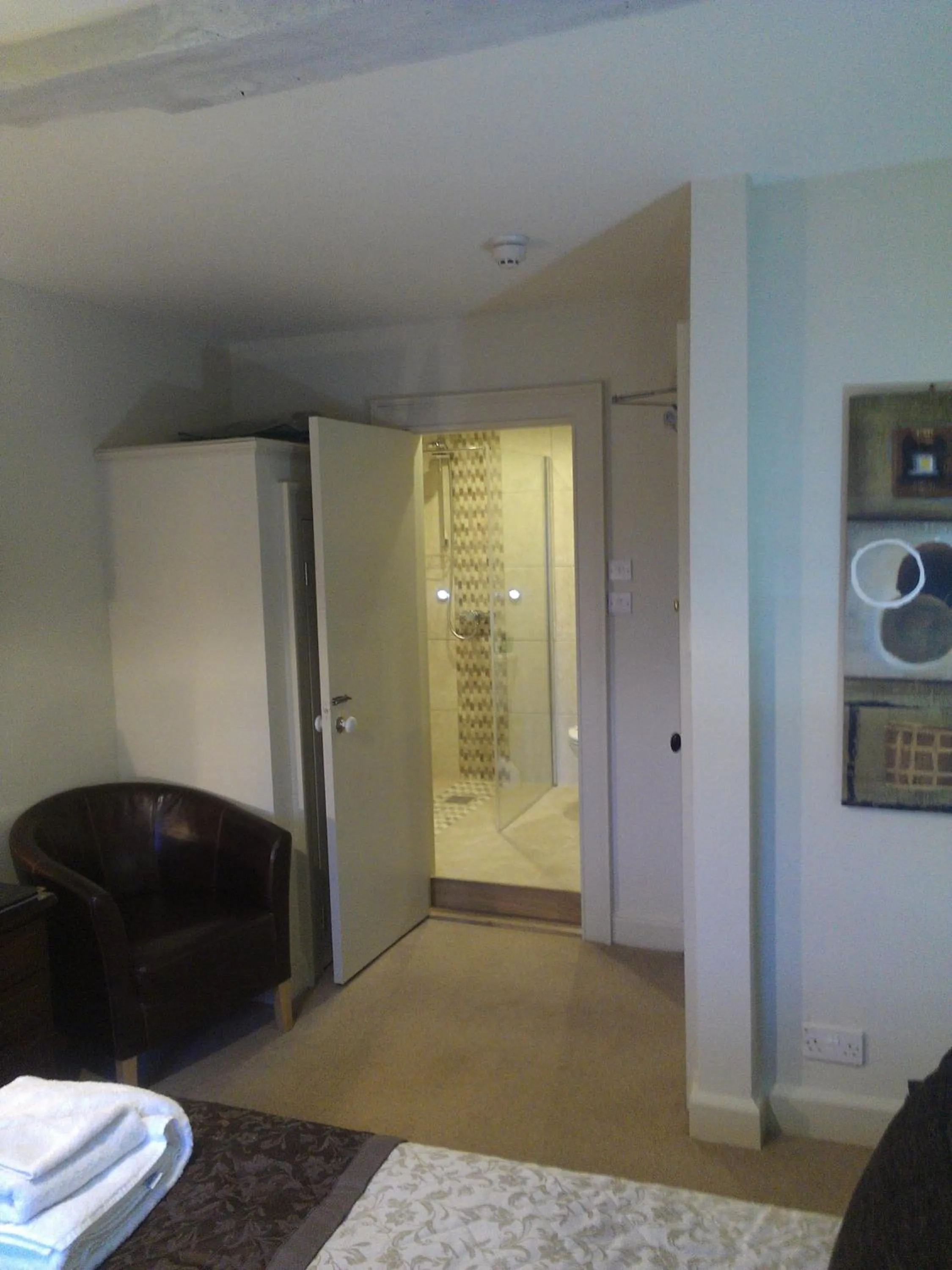 Bedroom in The Kings Head Hotel