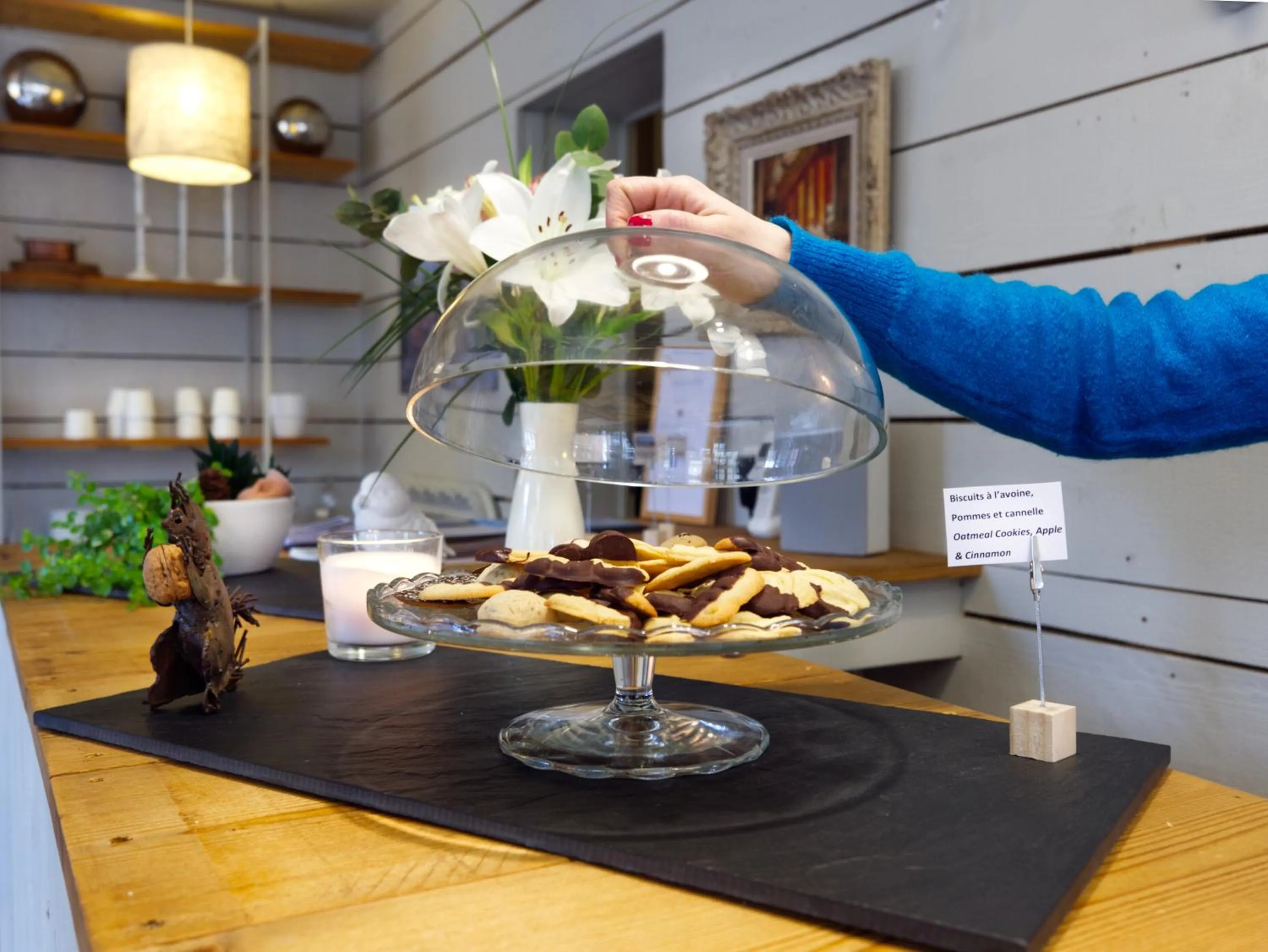 Lounge or bar in La Féline Blanche Adult Only