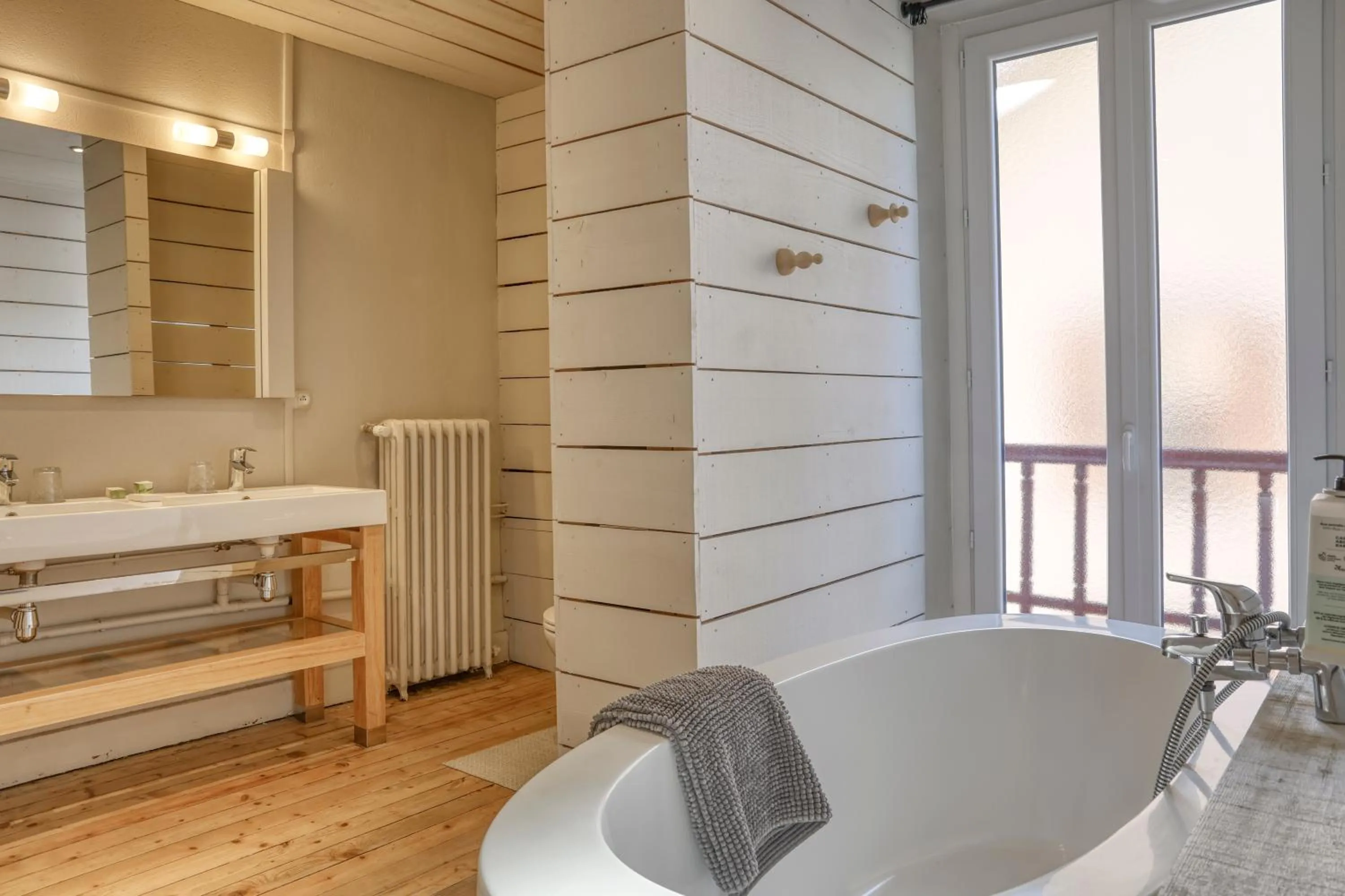 Bathroom in La Féline Blanche Adult Only