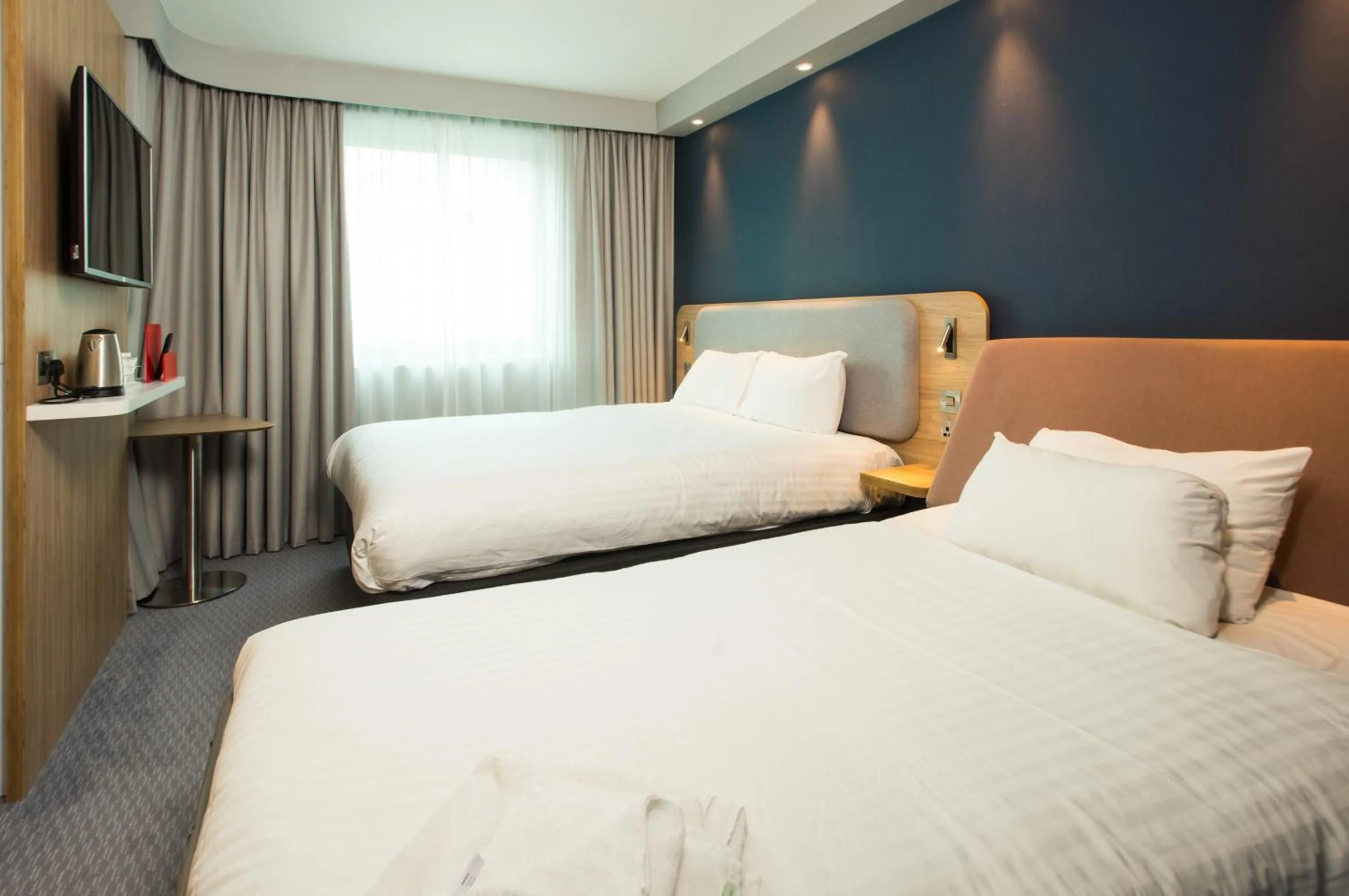 Bed in Holiday Inn Express Leeds City Centre - Armouries by IHG