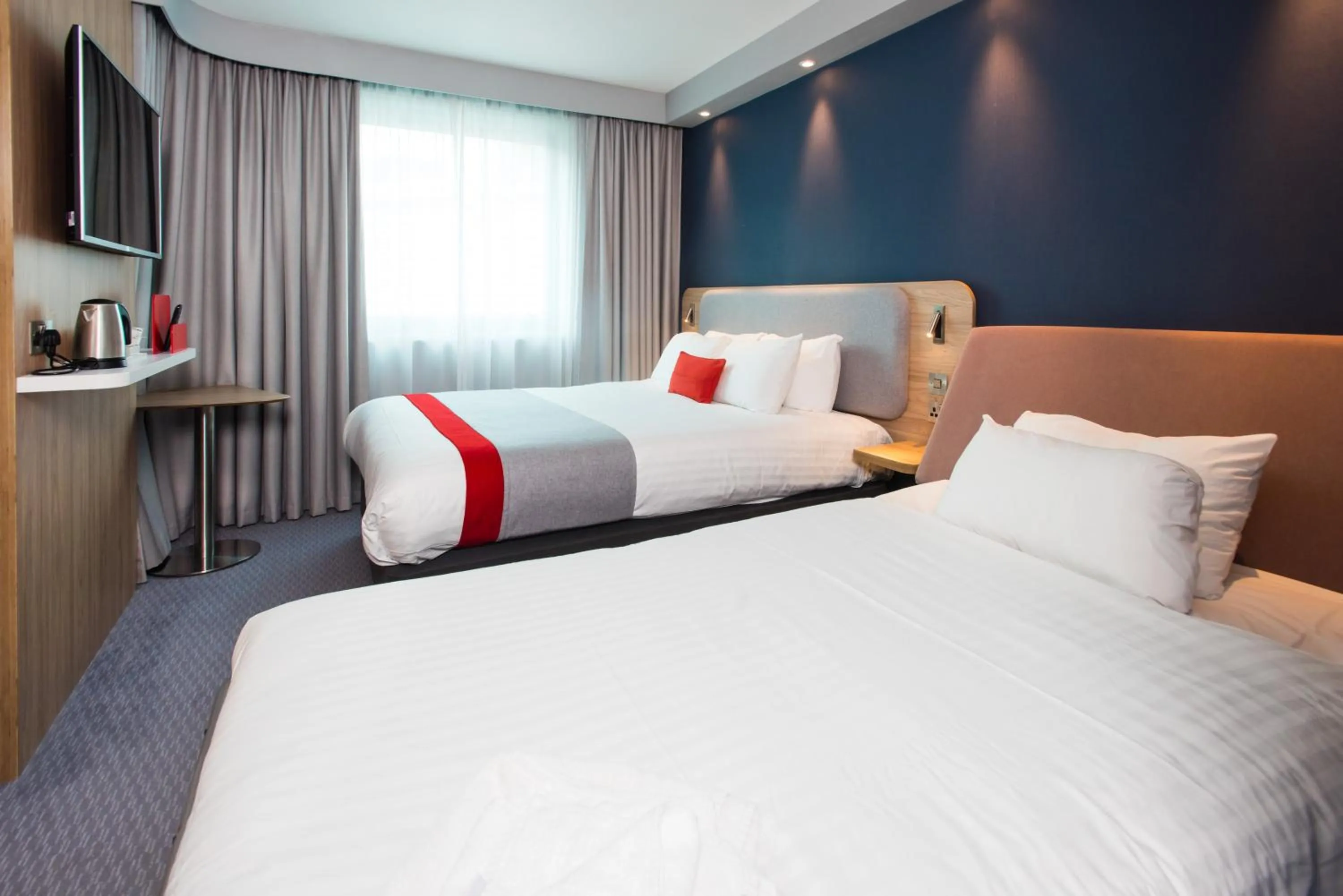 Photo of the whole room, Bed in Holiday Inn Express Leeds City Centre - Armouries by IHG