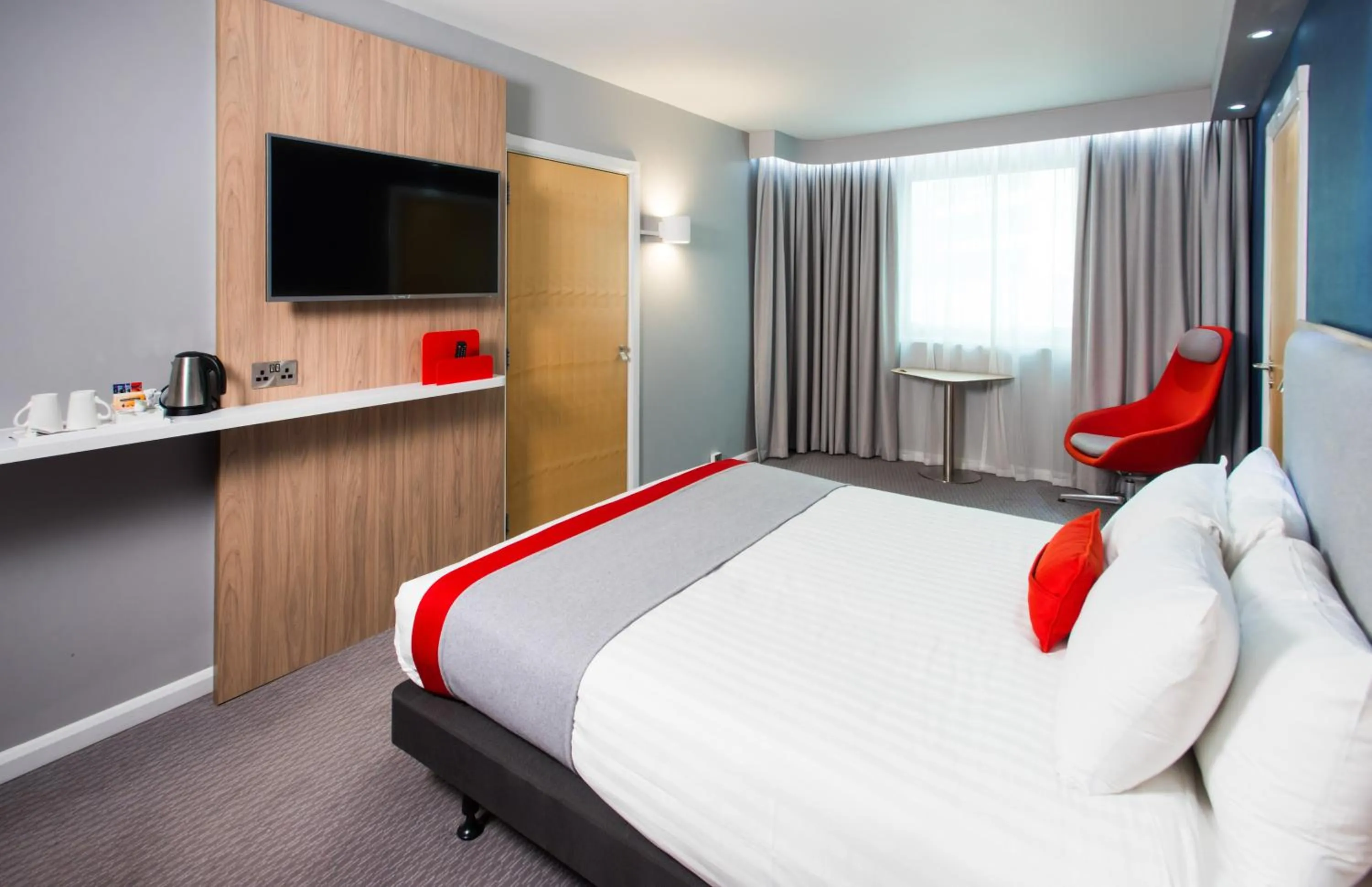 Photo of the whole room, Bed in Holiday Inn Express Leeds City Centre - Armouries by IHG