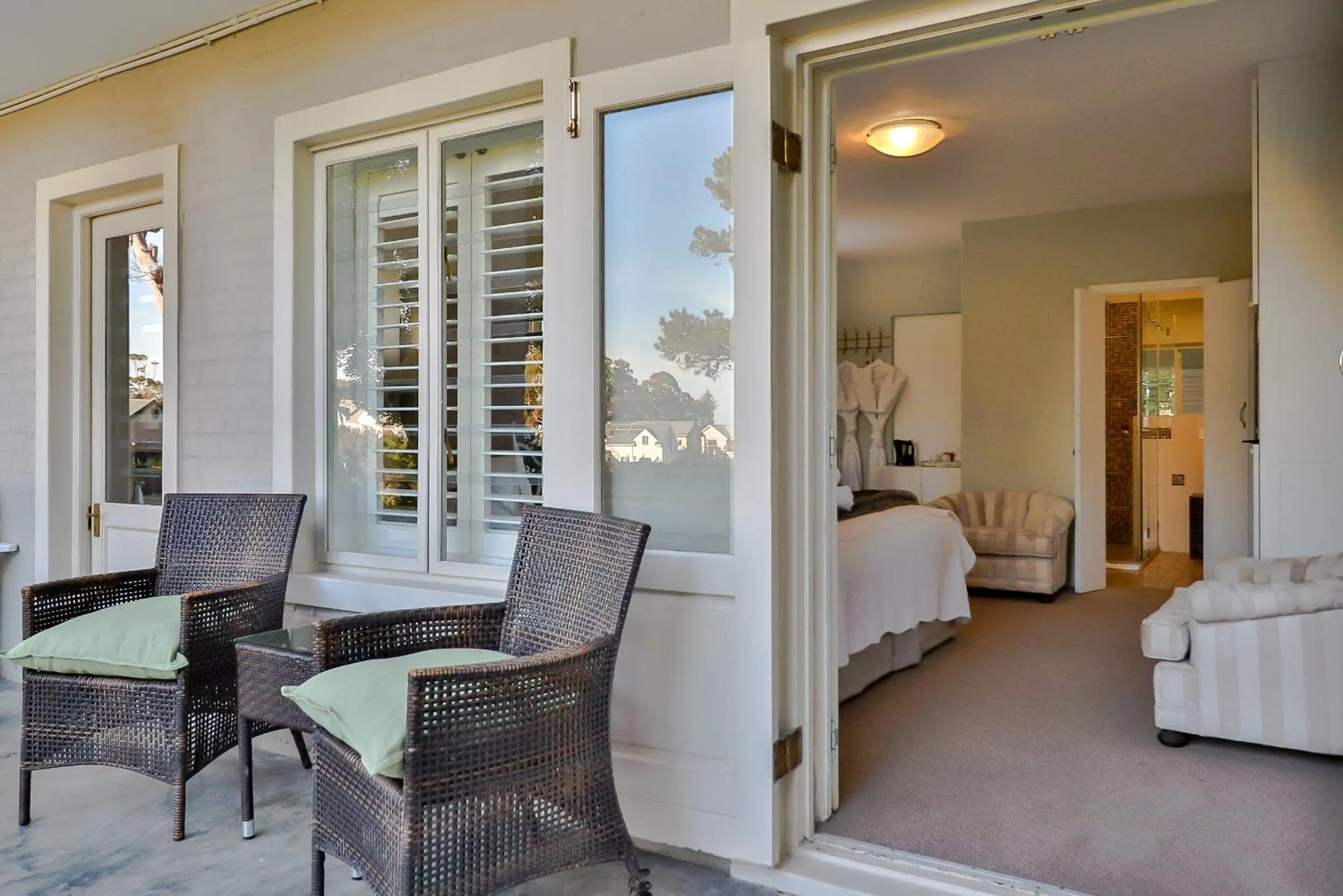 Patio in Hermanus Lodge on the Green - Solar Power