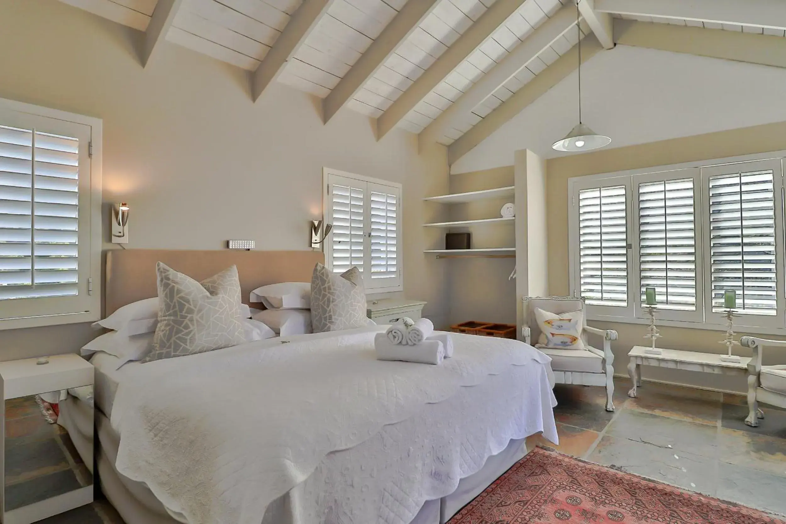 King Room with Mountain View in Hermanus Lodge on the Green - Solar Power King Room with Mountain View in Hermanus Lodge on the Green - Solar Power