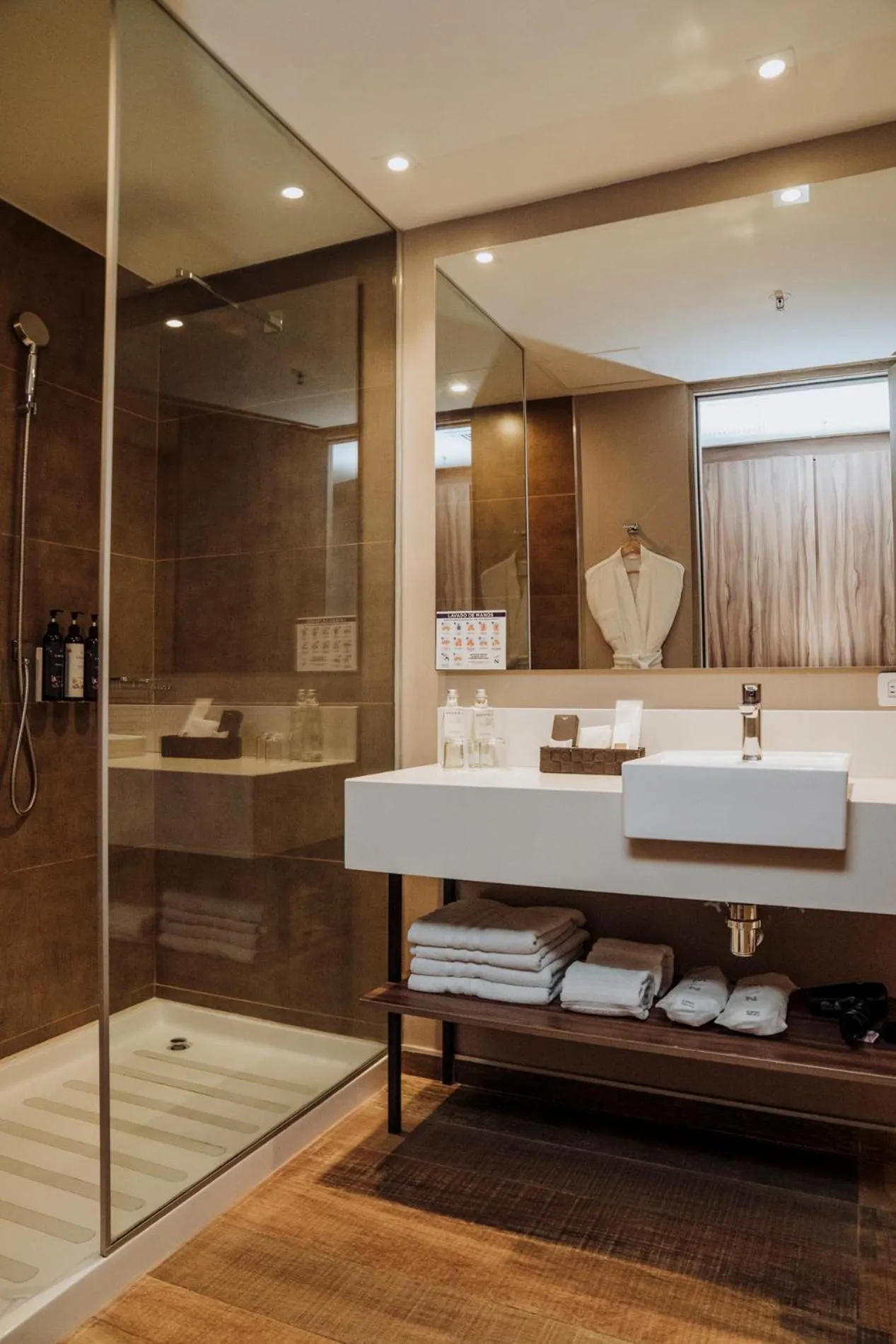 Shower in Novotel Medellin El Tesoro