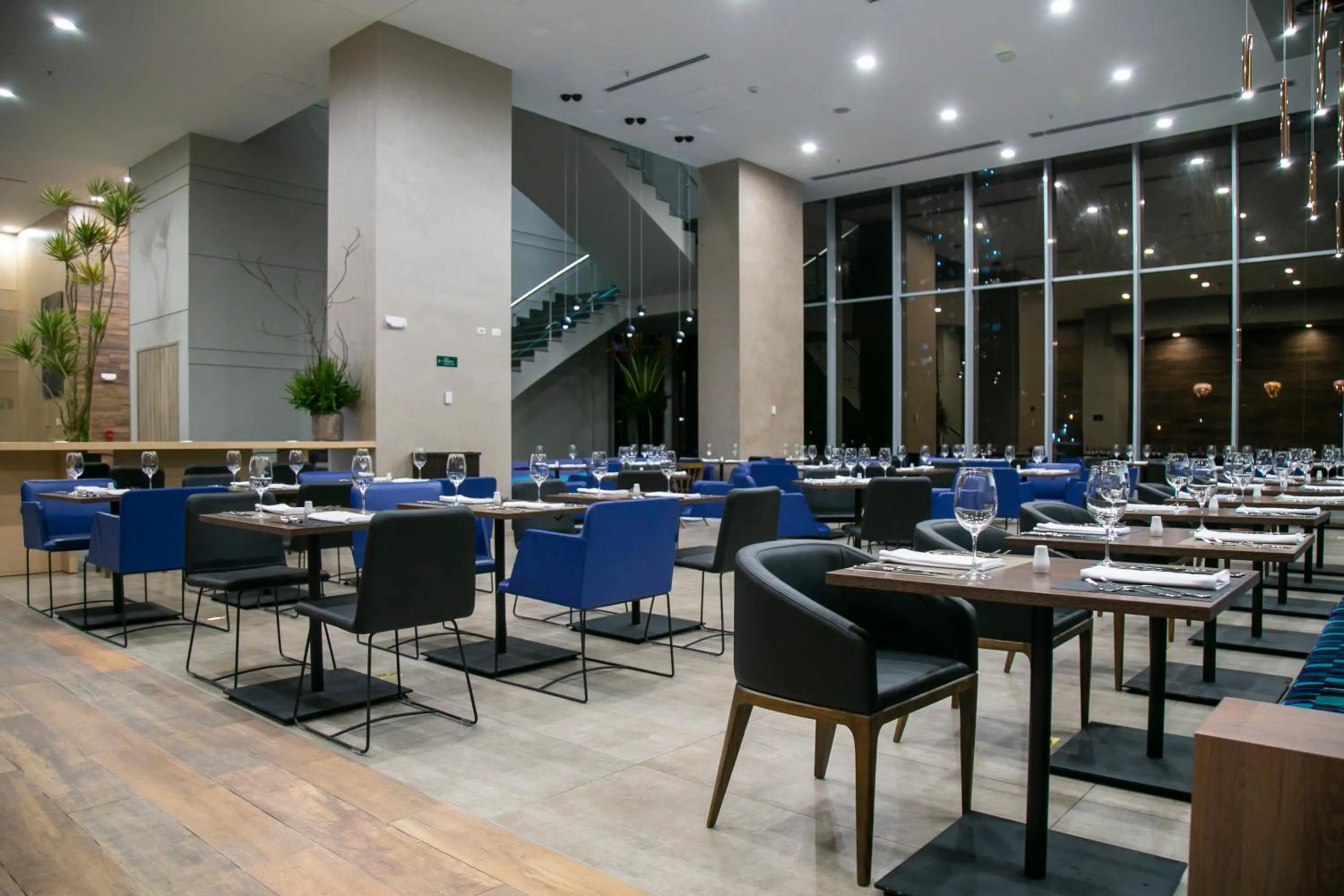 Restaurant/places to eat in Novotel Medellin El Tesoro