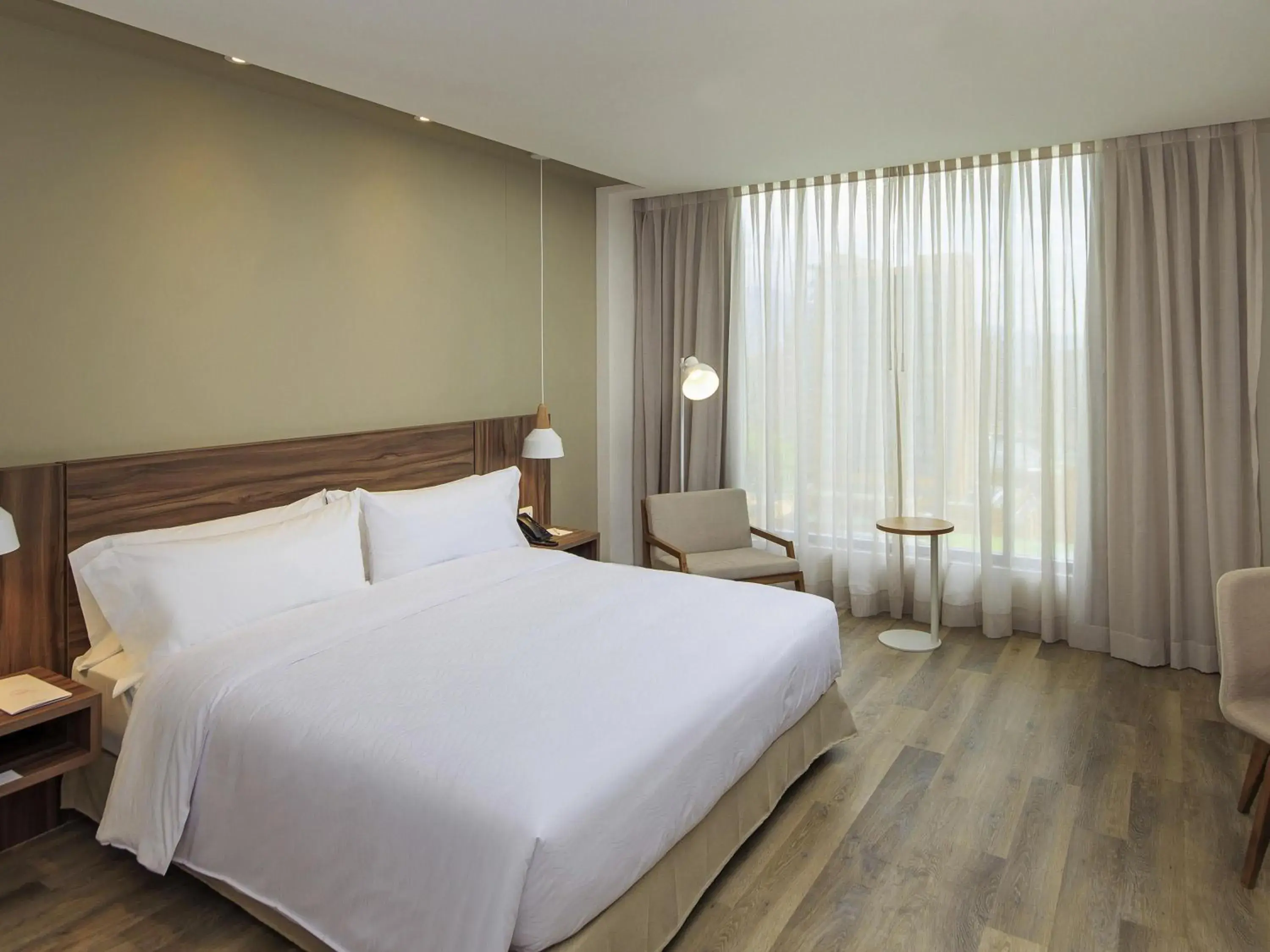 Standard King Room in Novotel Medellin El Tesoro Standard King Room in Novotel Medellin El Tesoro