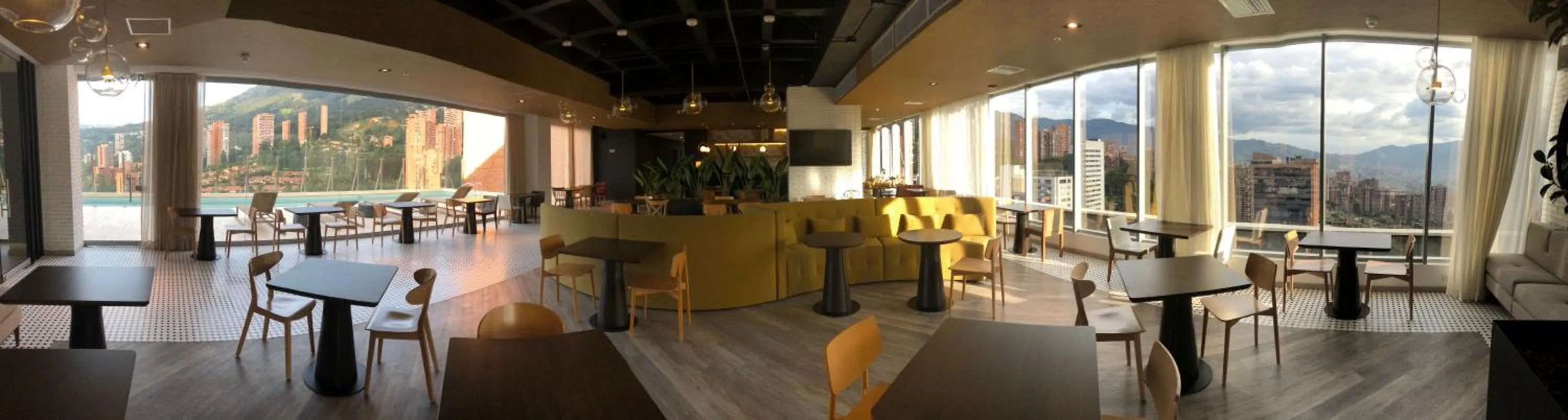 Restaurant/places to eat in Novotel Medellin El Tesoro