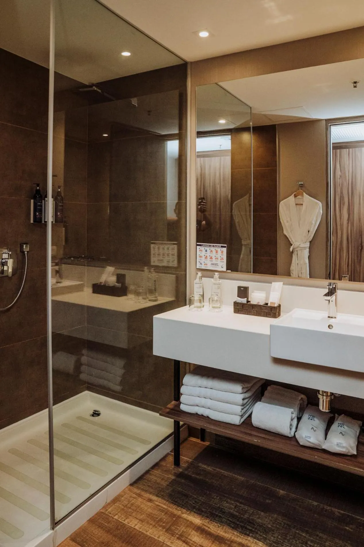 Shower in Novotel Medellin El Tesoro