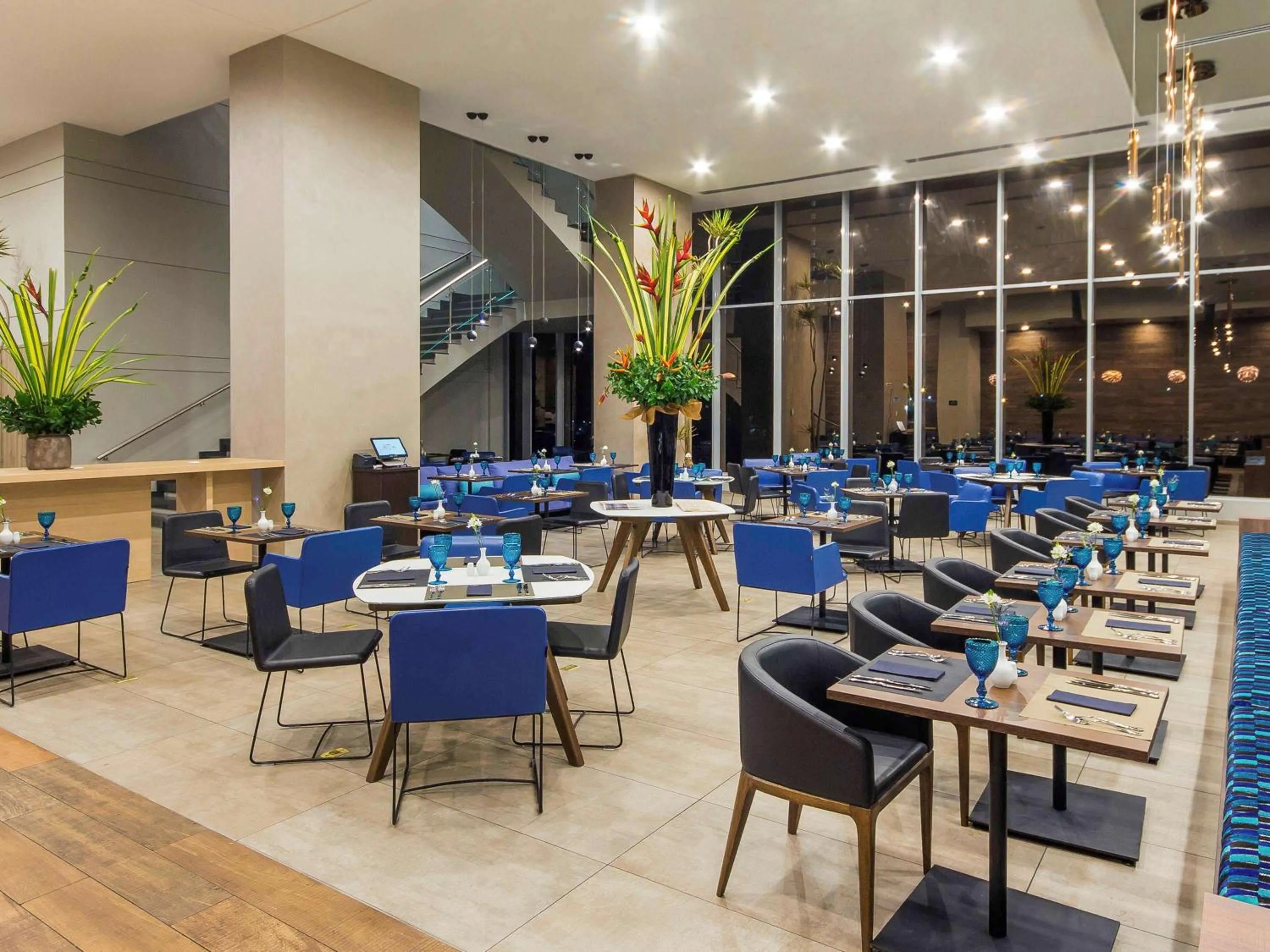 Restaurant/places to eat in Novotel Medellin El Tesoro