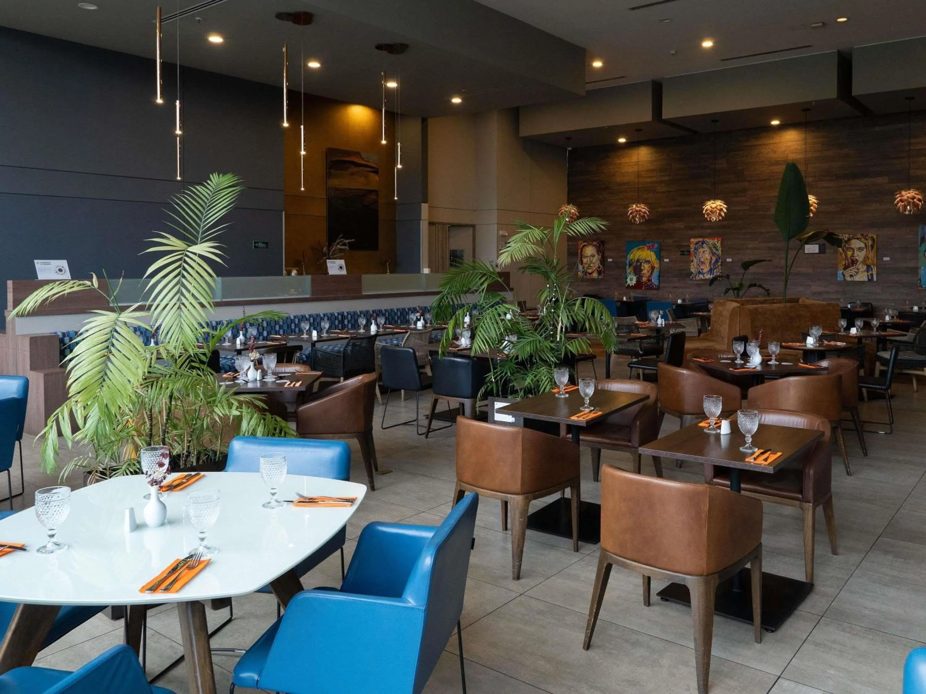 Restaurant/places to eat in Novotel Medellin El Tesoro