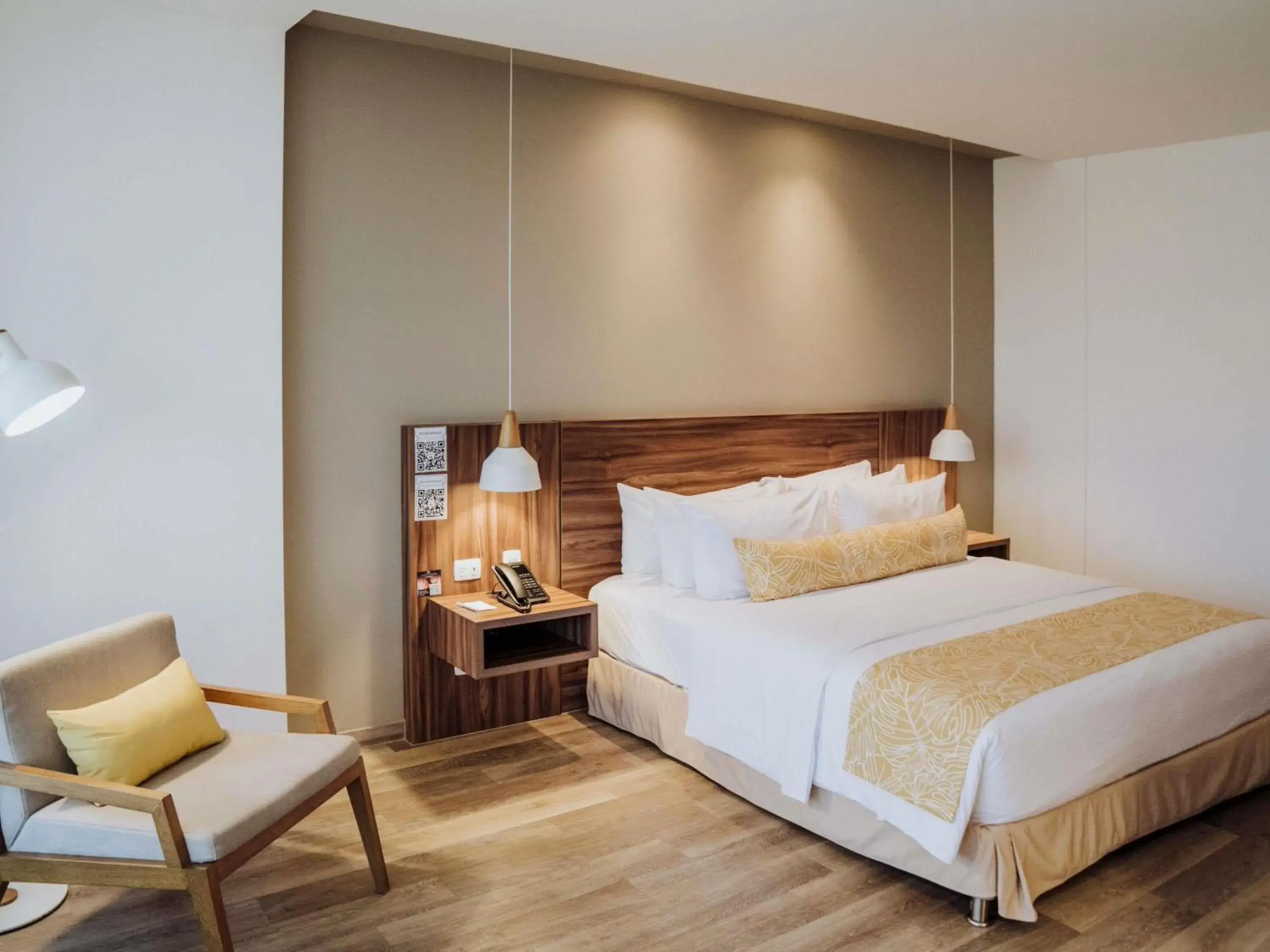 Executive Queen Room in Novotel Medellin El Tesoro Executive Queen Room in Novotel Medellin El Tesoro