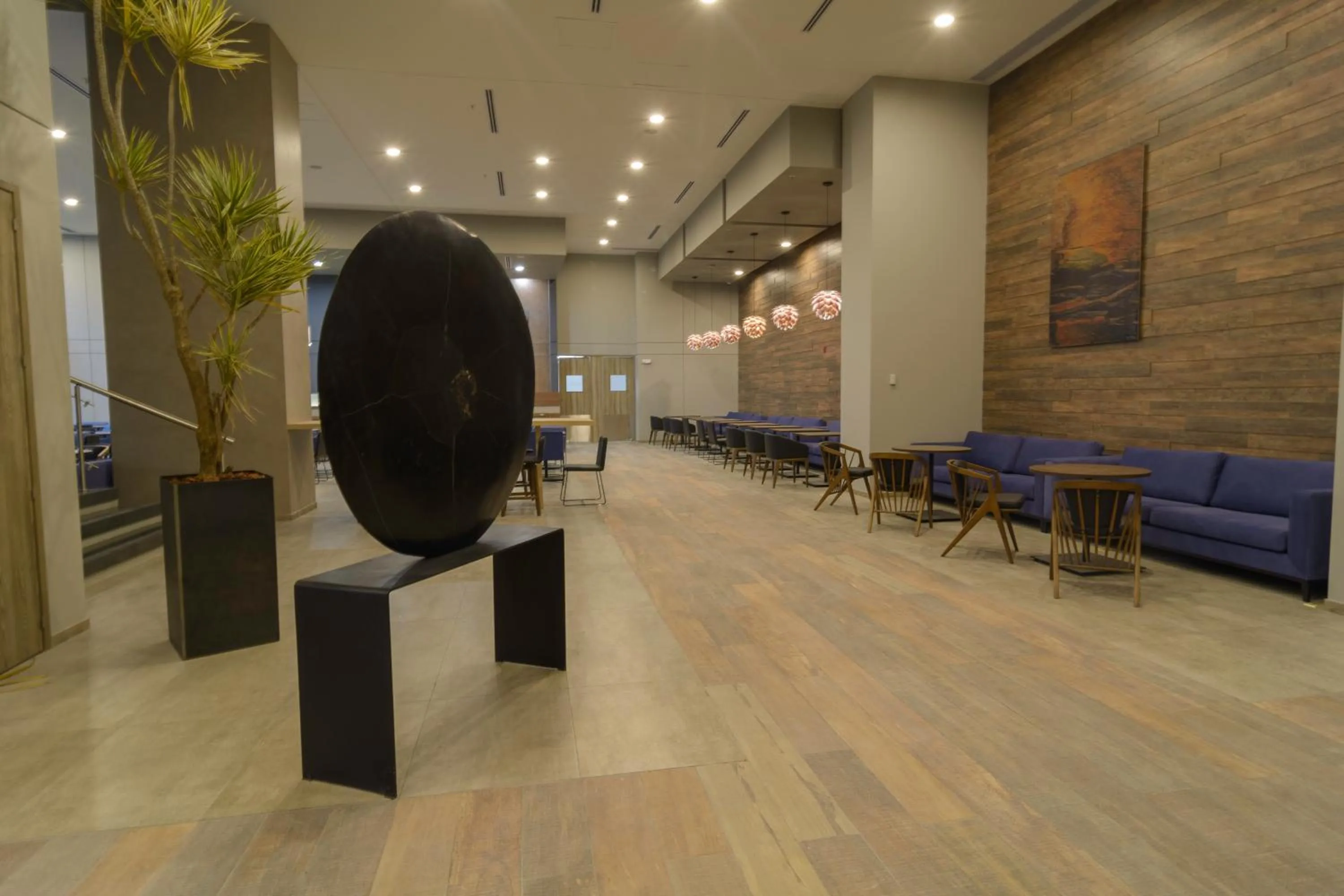 Restaurant/places to eat in Novotel Medellin El Tesoro