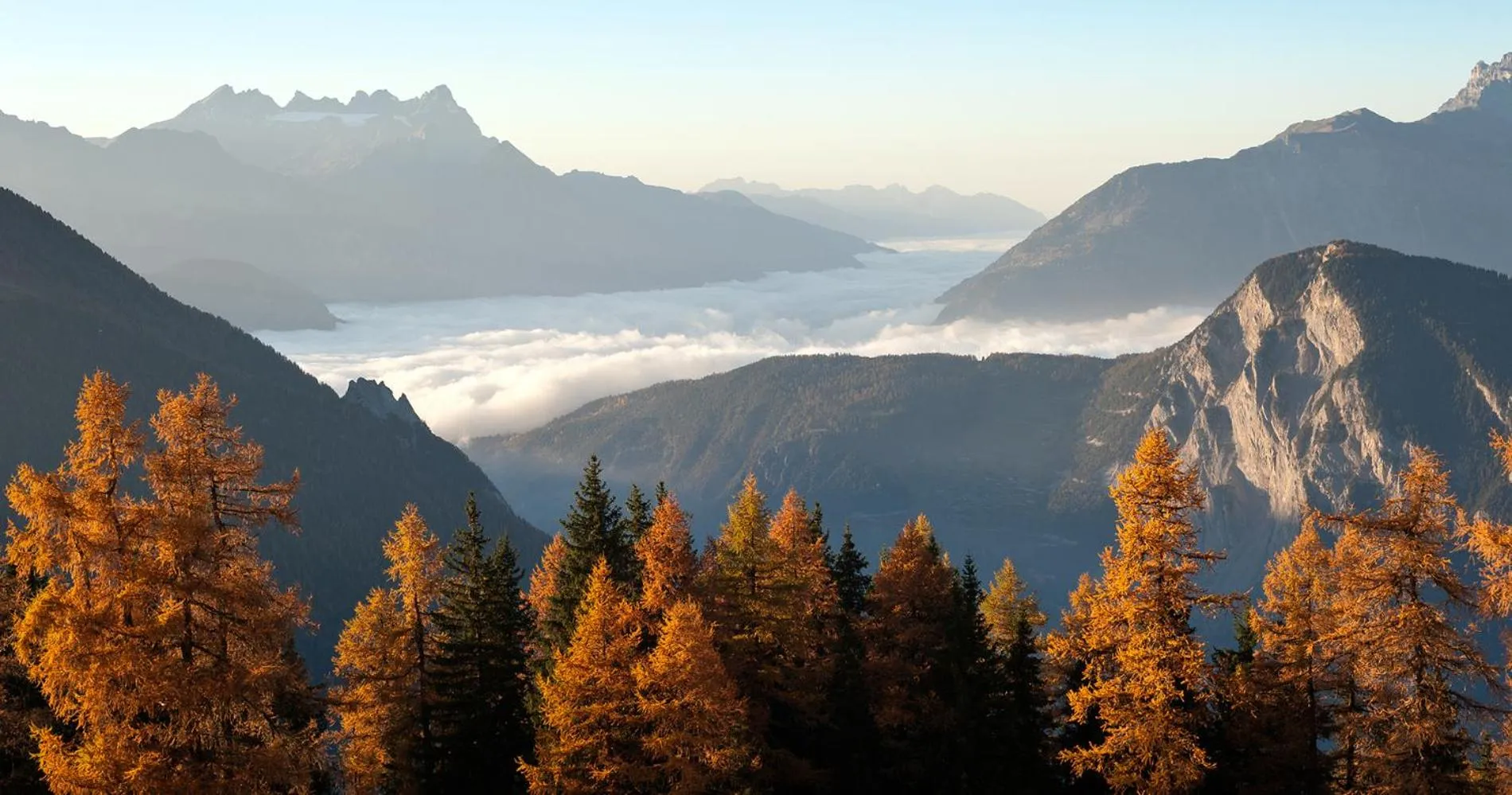 Hiking in Montagne Alternative