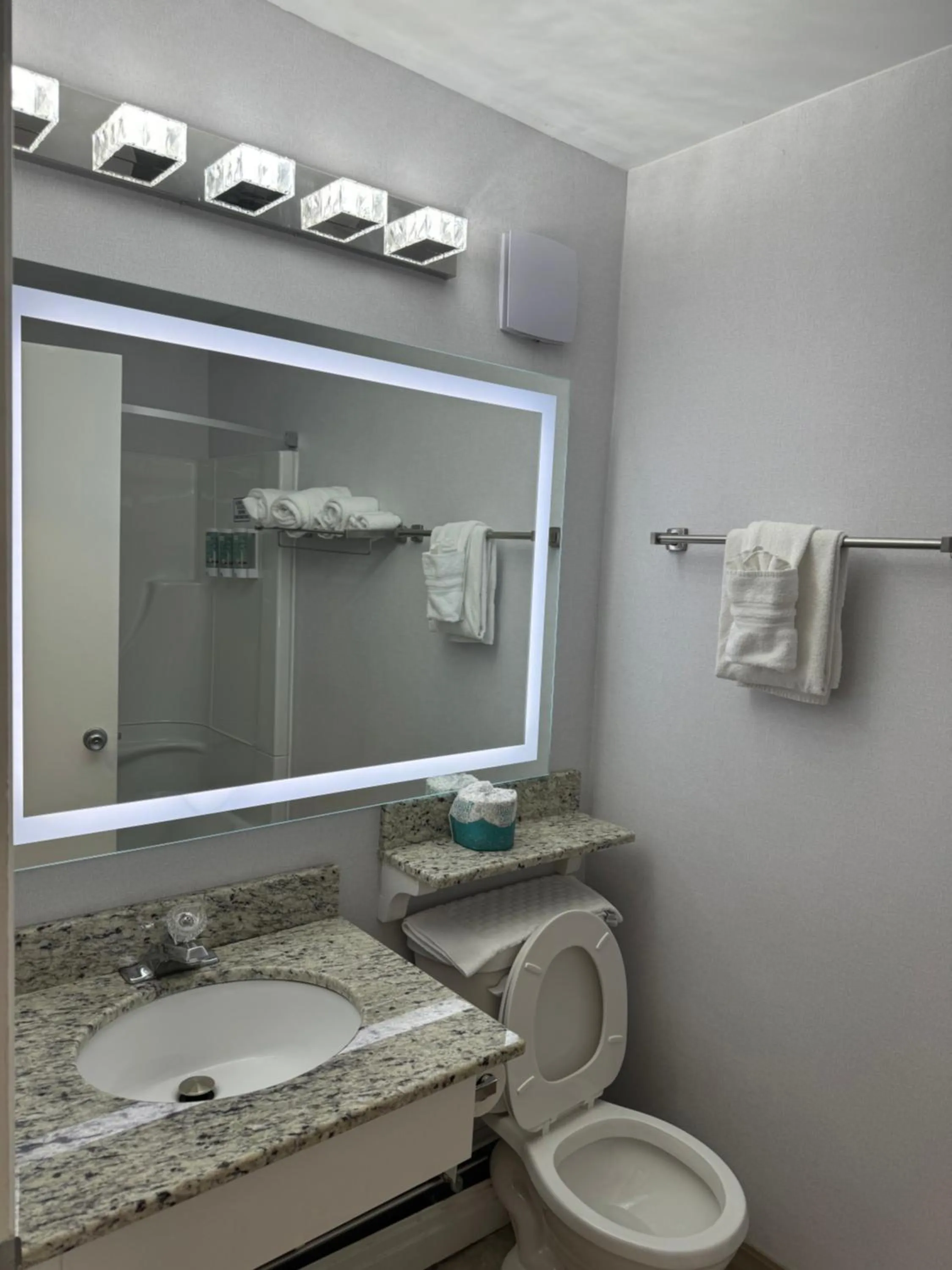 Bathroom in Best Western Glengarry