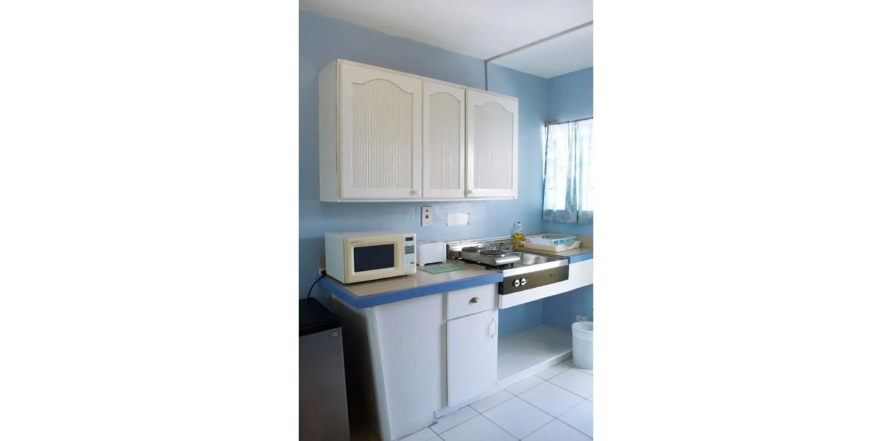 Kitchen or kitchenette in Meridian Inn