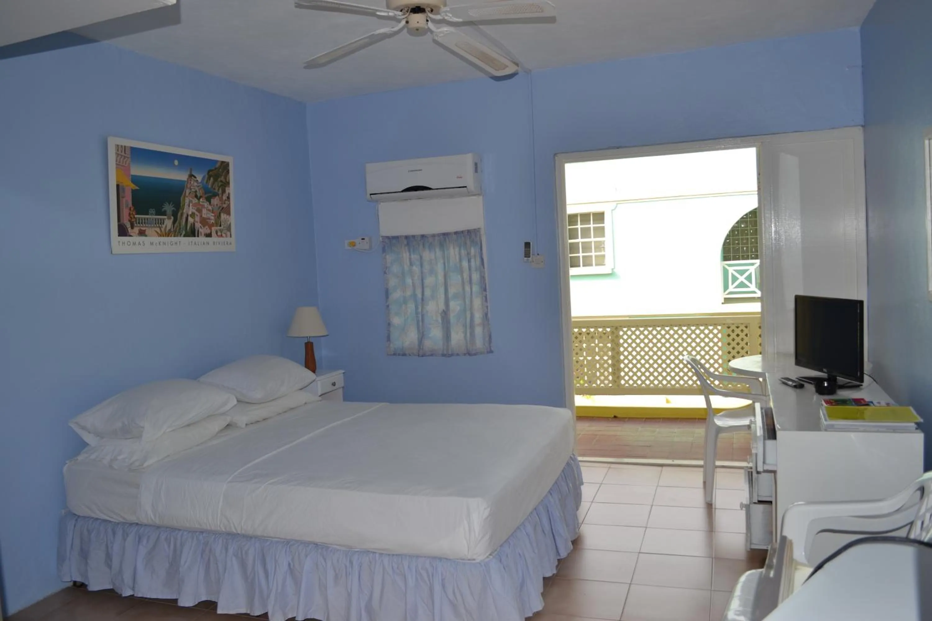 Day, Bed in Meridian Inn