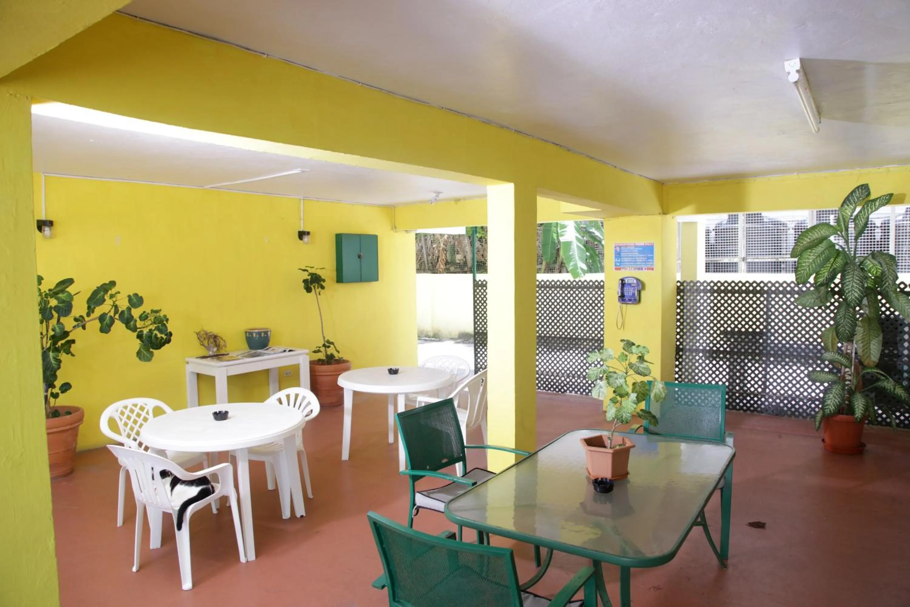 Restaurant/places to eat in Meridian Inn