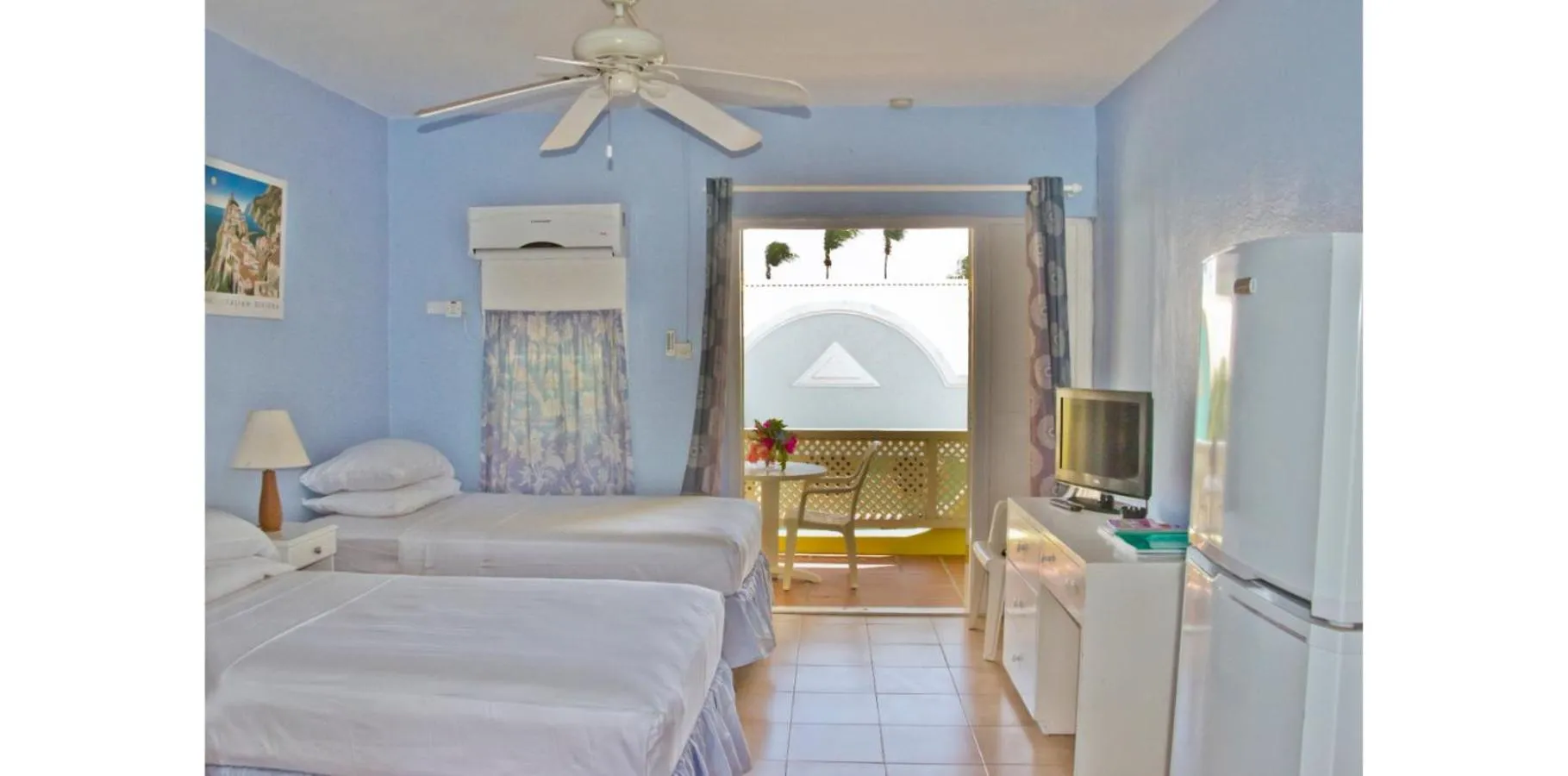 TV and multimedia, Bed in Meridian Inn