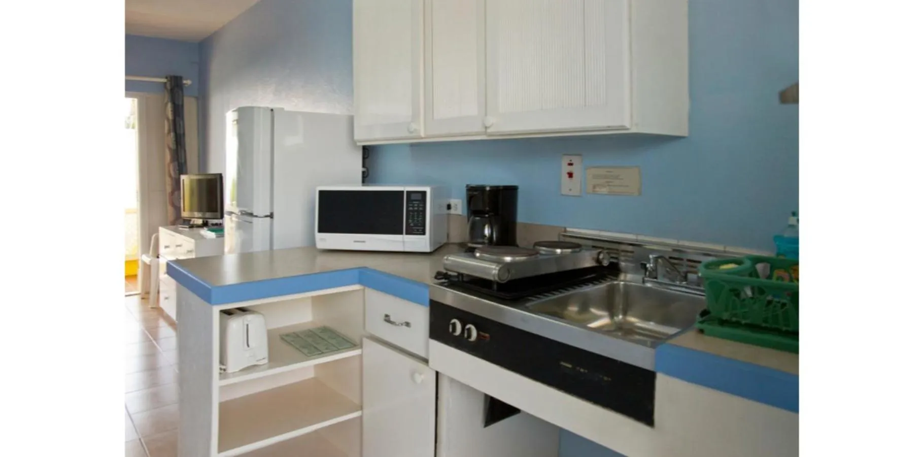 Kitchen or kitchenette in Meridian Inn