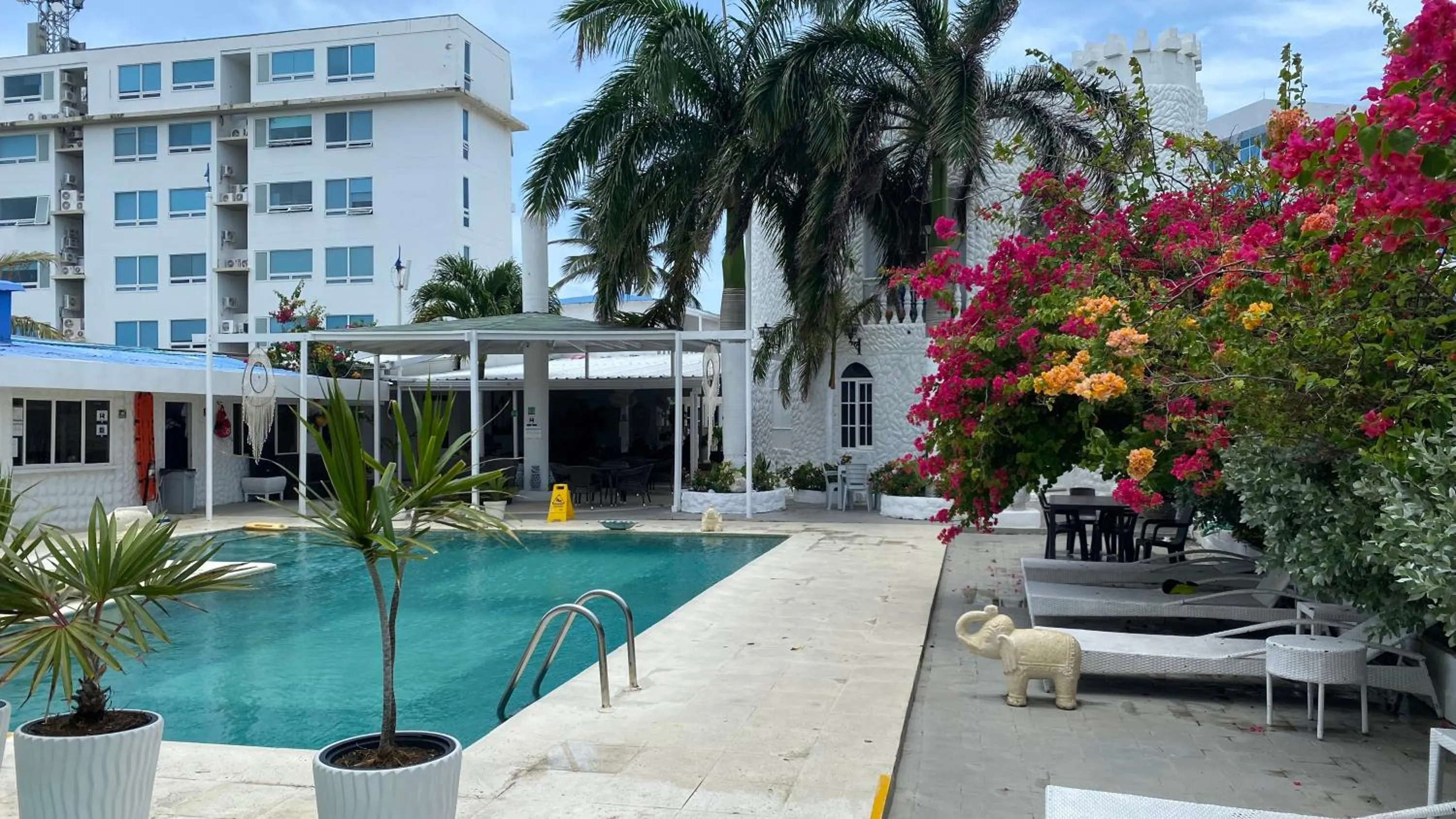 Patio in Le Castel Blanc Hotel Boutique