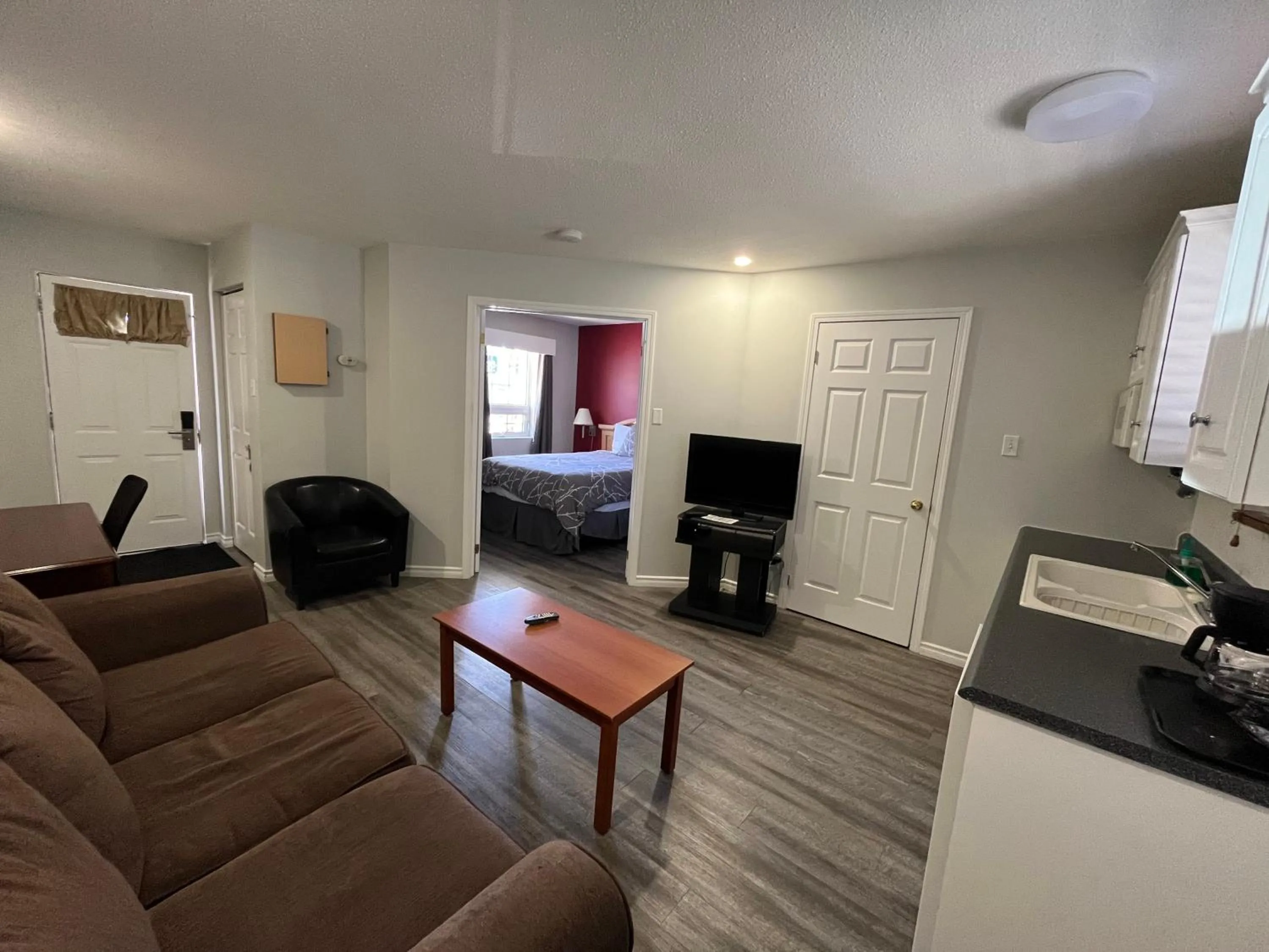 Photo of the whole room in Lakeshore Suites