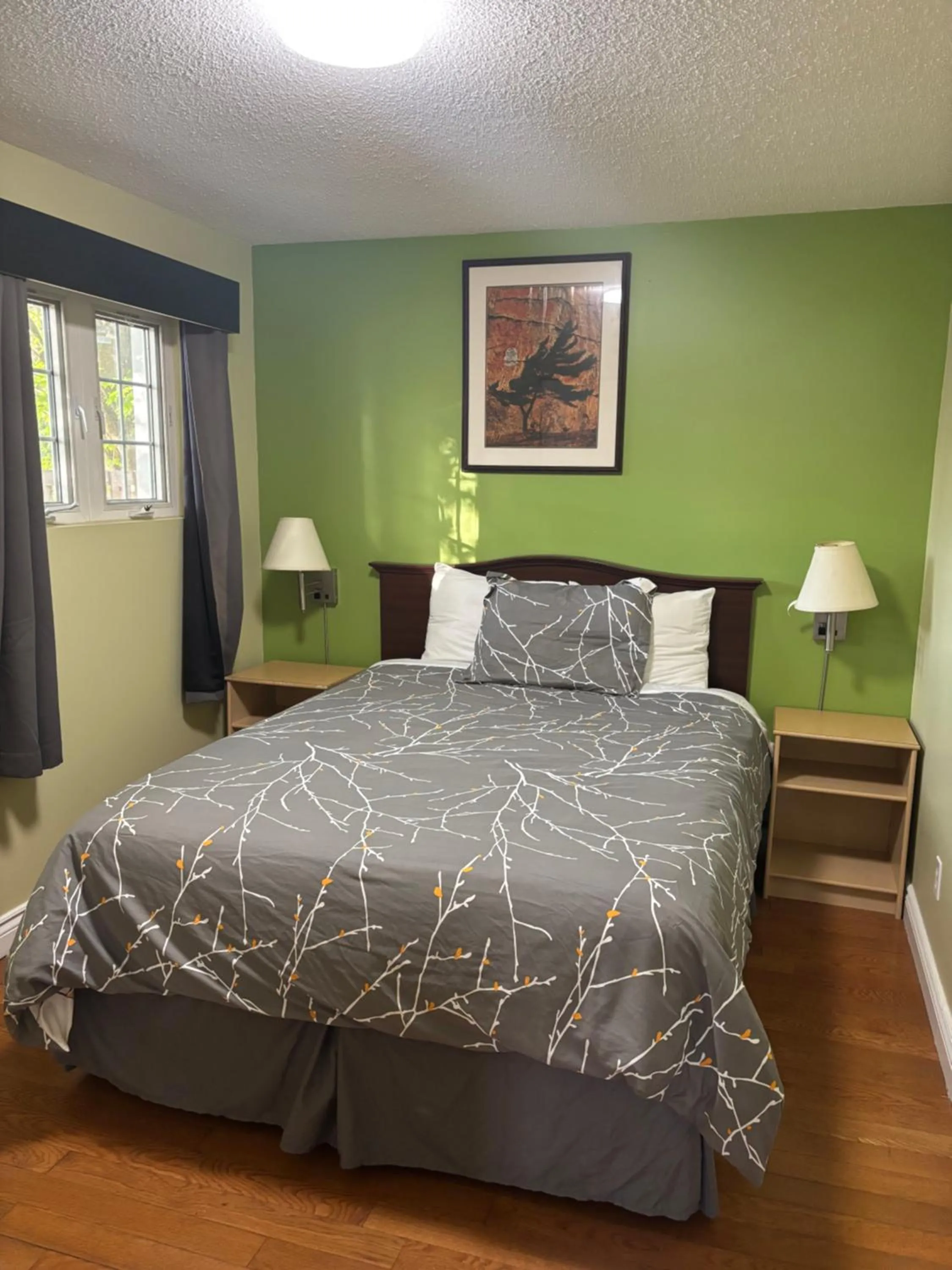 Bedroom, Bed in Lakeshore Suites