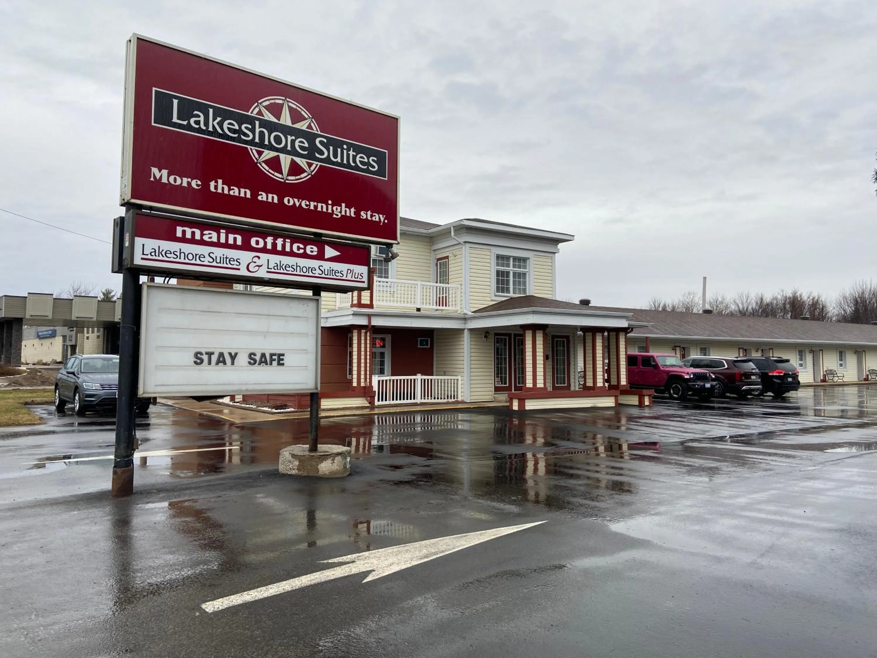 Property building in Lakeshore Suites