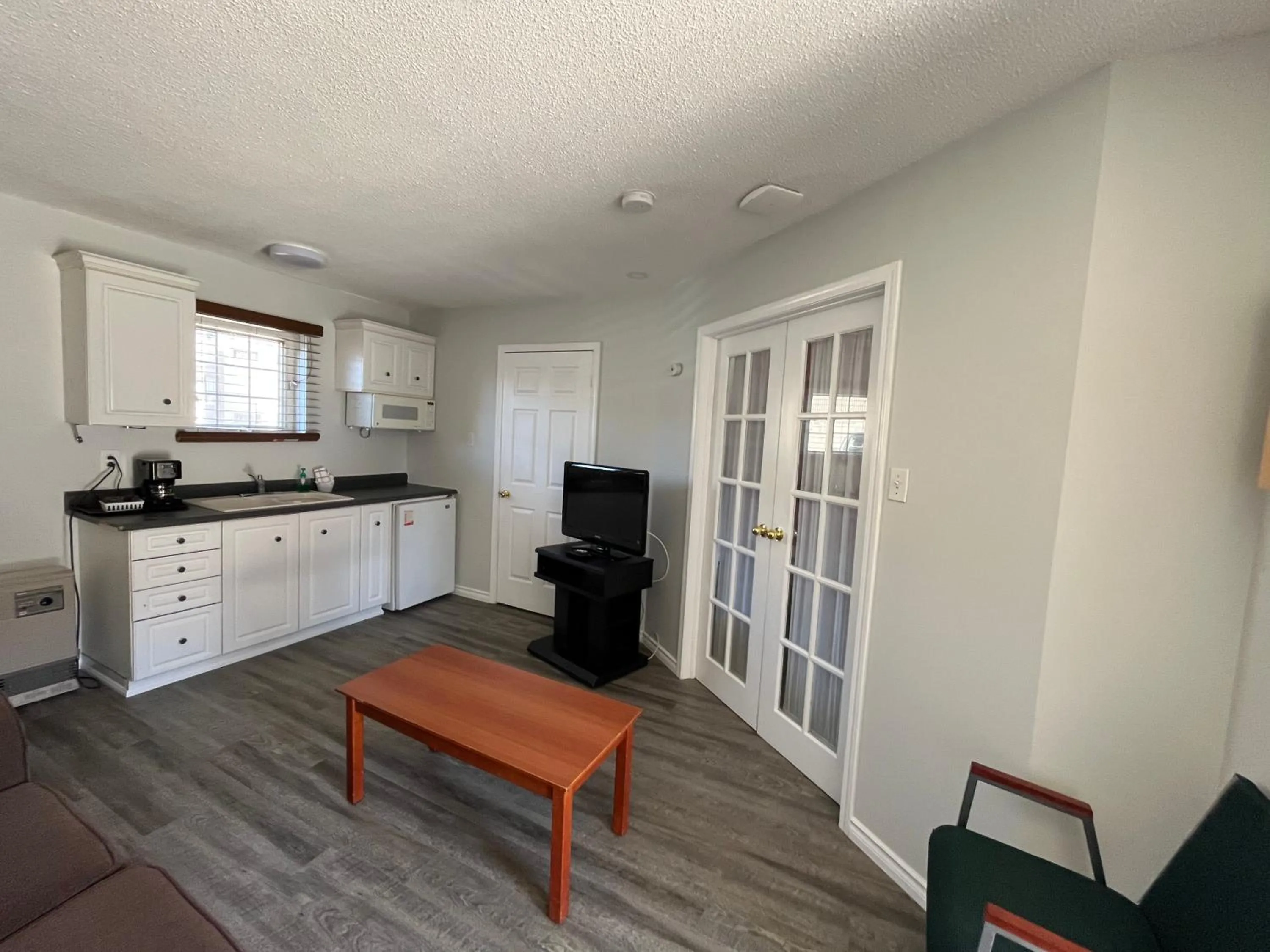Living room in Lakeshore Suites