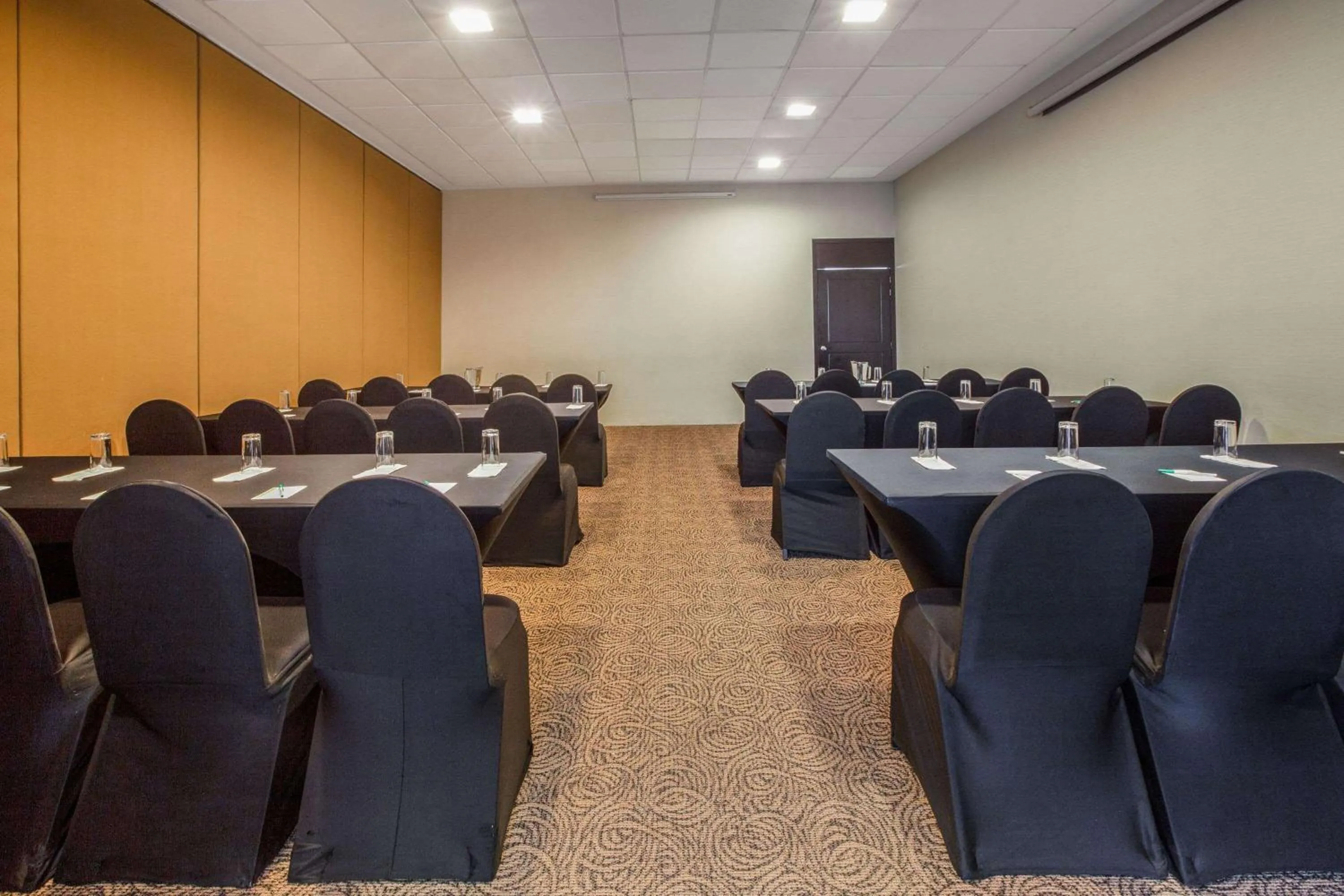 Meeting/conference room in La Quinta by Wyndham Poza Rica