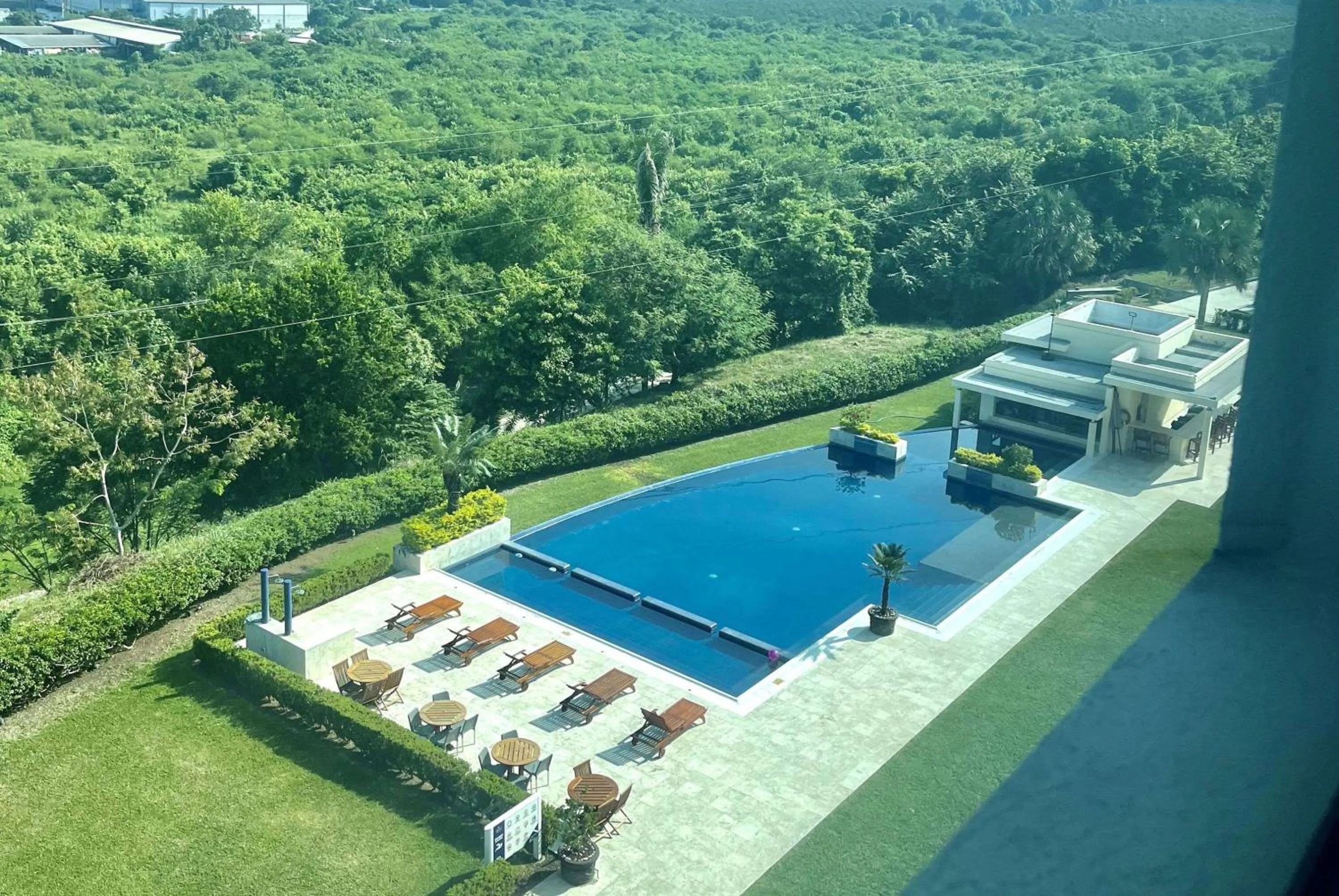 Lounge or bar in La Quinta by Wyndham Poza Rica