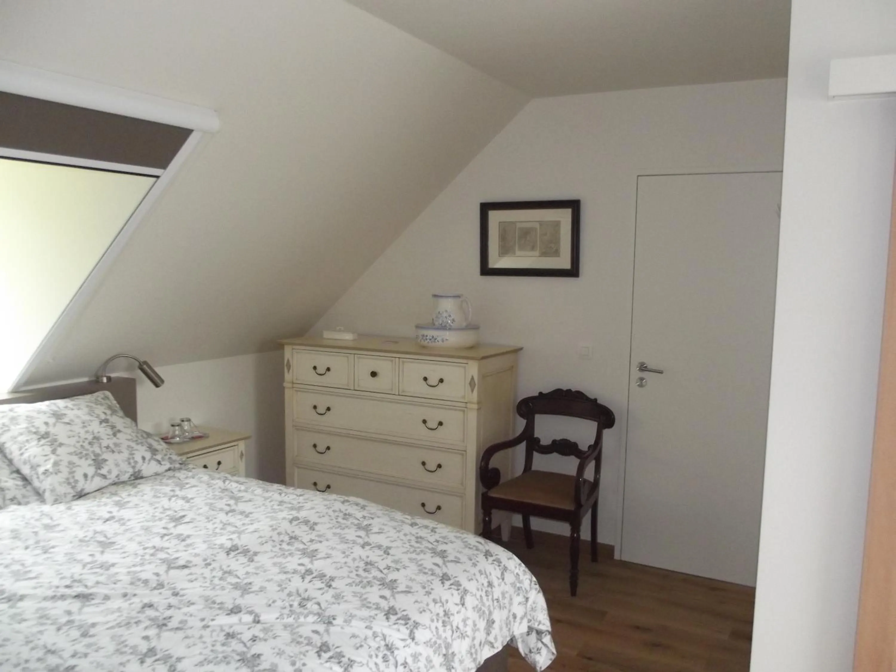 Photo of the whole room in Au Bonheur Frontalier