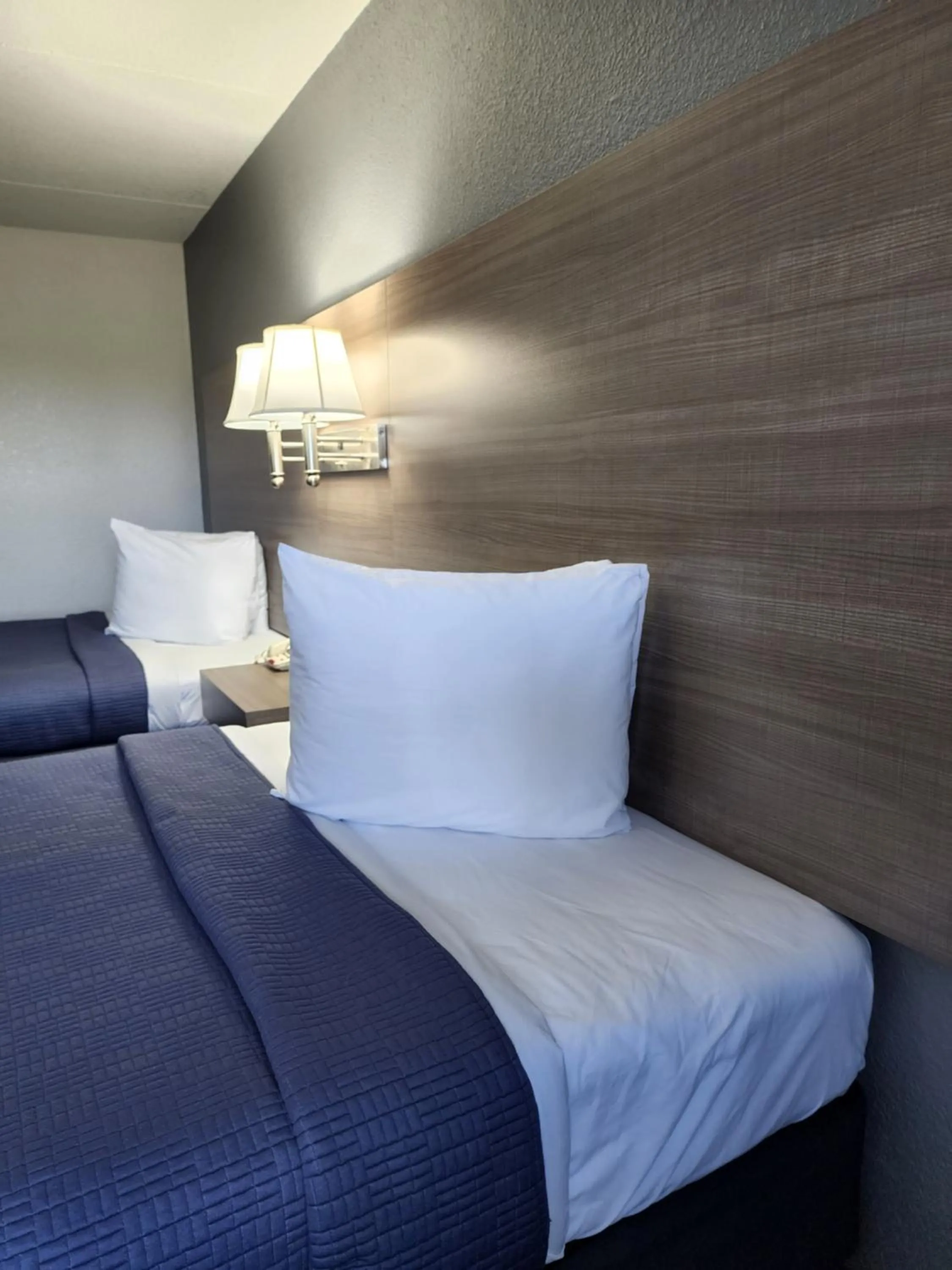 Bed in Drakes Creek Inn - formerly The Relax Inn