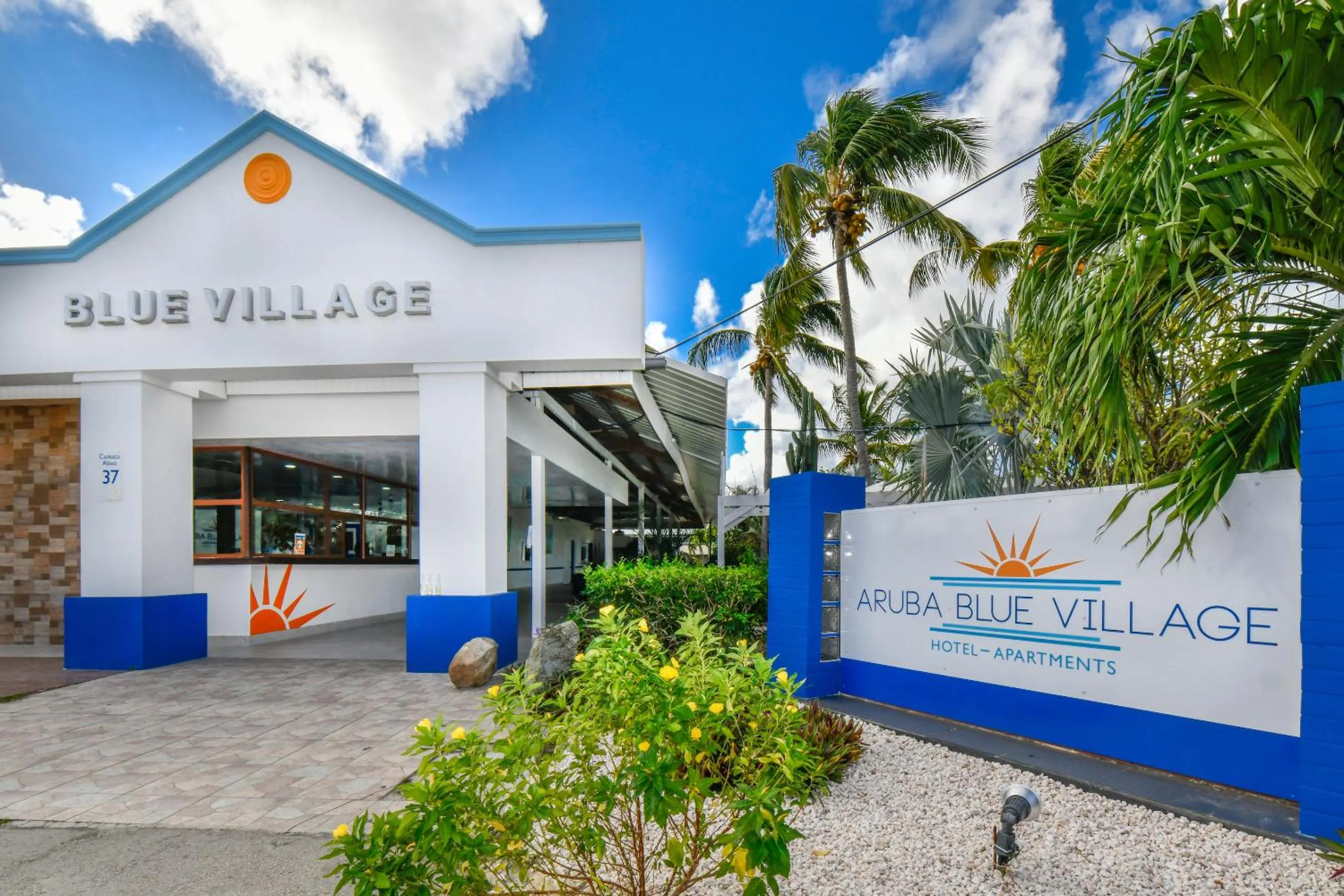 Facade/entrance in Aruba Blue Village Hotel and Apartments
