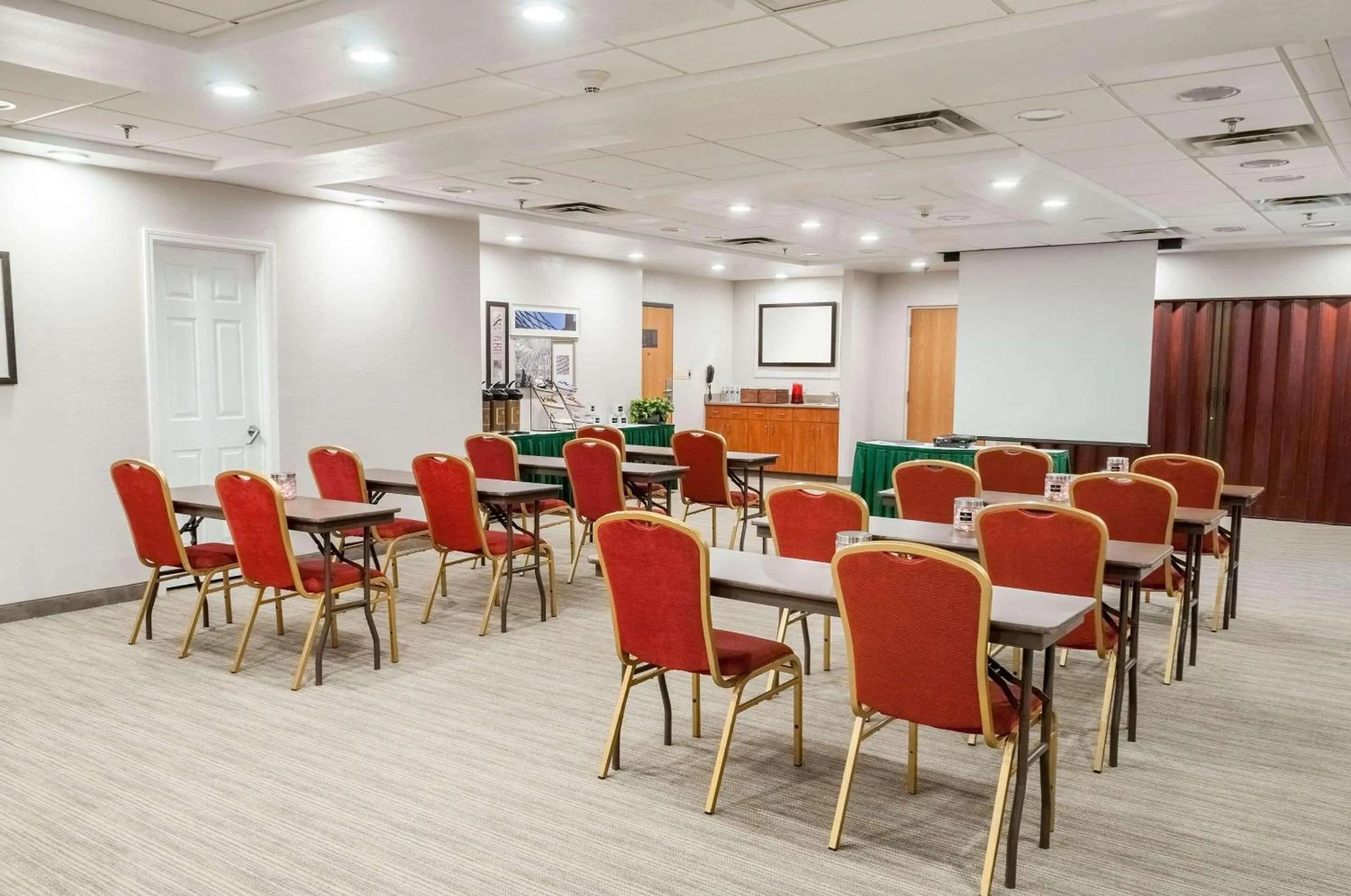 Meeting/conference room in Country Inn & Suites by Radisson, Cookeville, TN