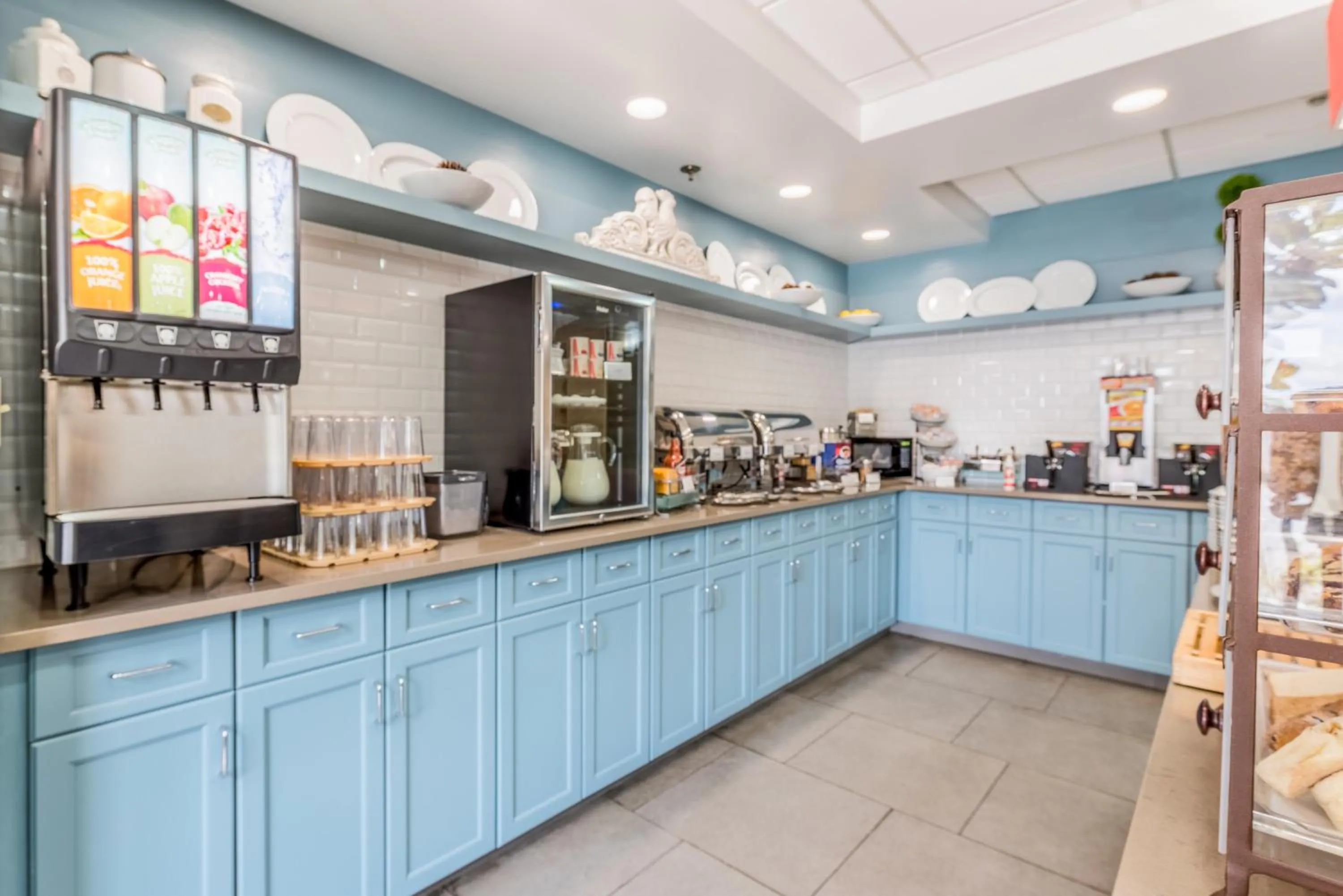 Coffee/tea facilities in Country Inn & Suites by Radisson, Cookeville, TN