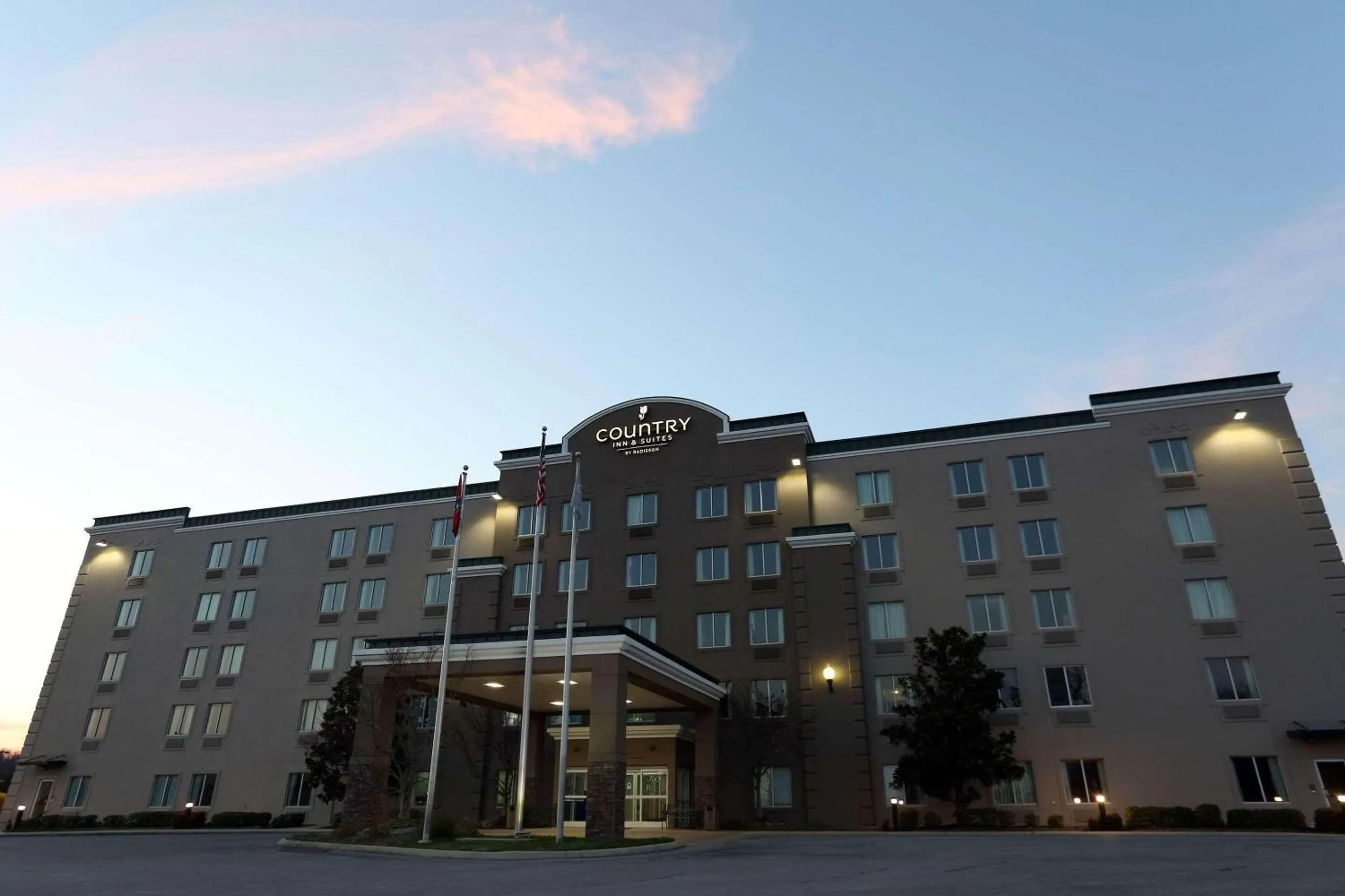 Property building in Country Inn & Suites by Radisson, Cookeville, TN
