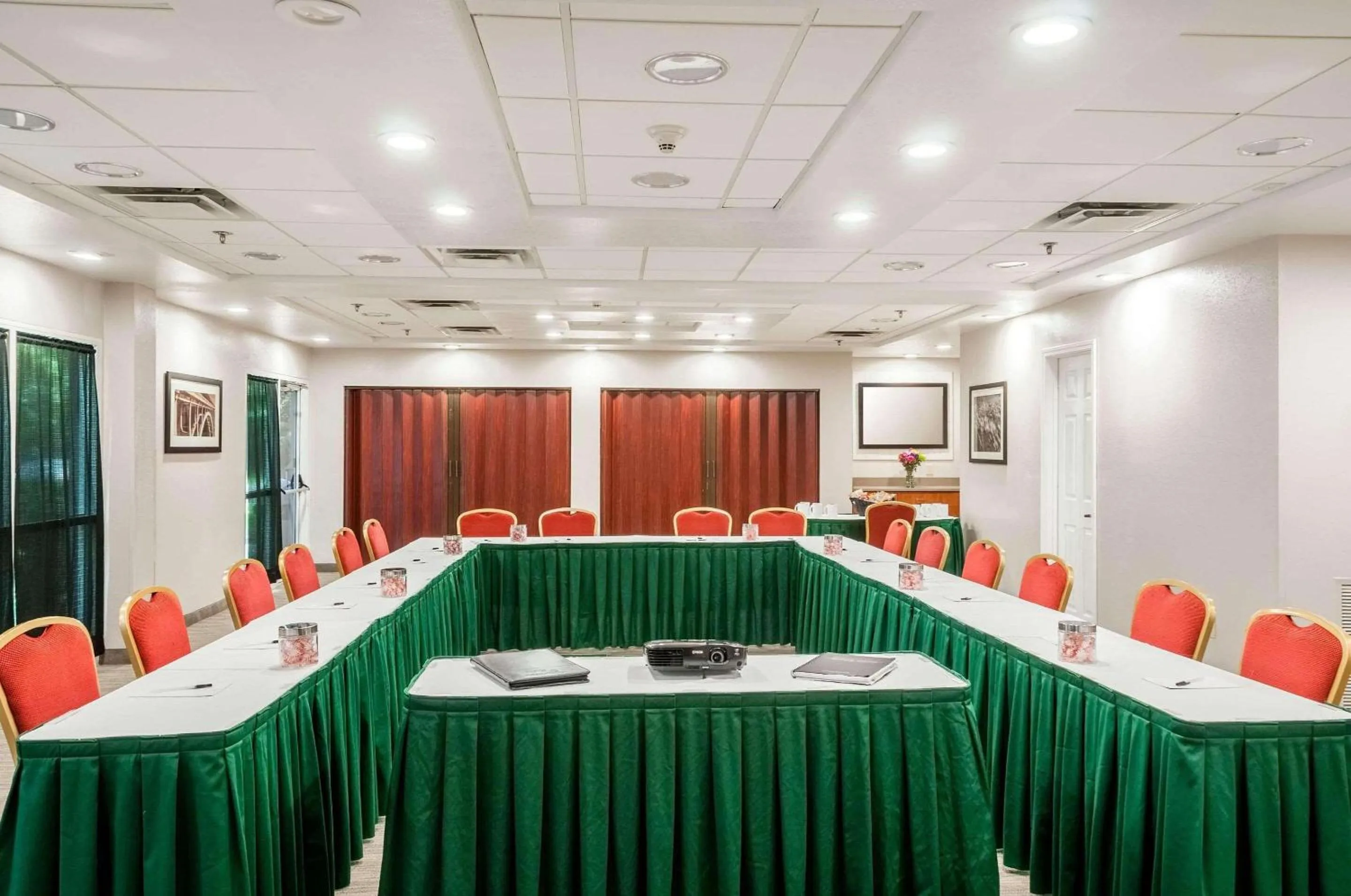 Meeting/conference room in Country Inn & Suites by Radisson, Cookeville, TN