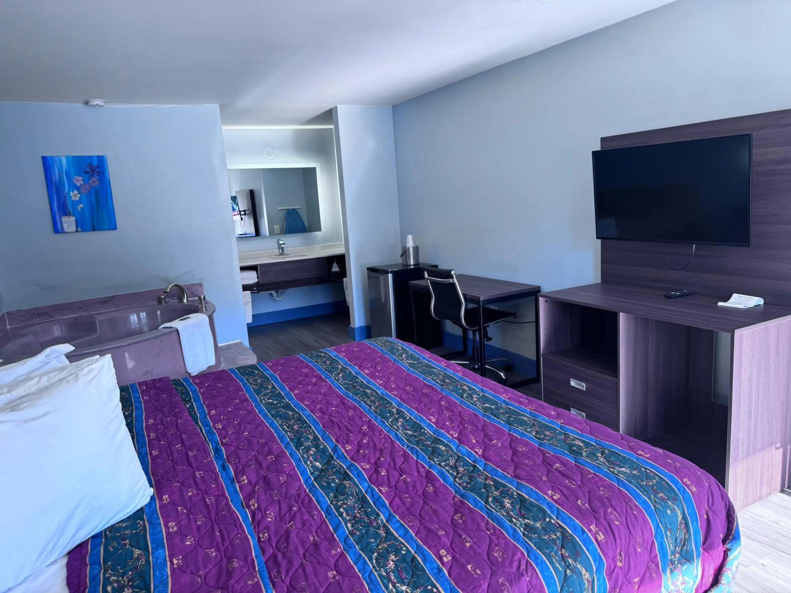 Photo of the whole room, Bed in Florence Inn and Suites