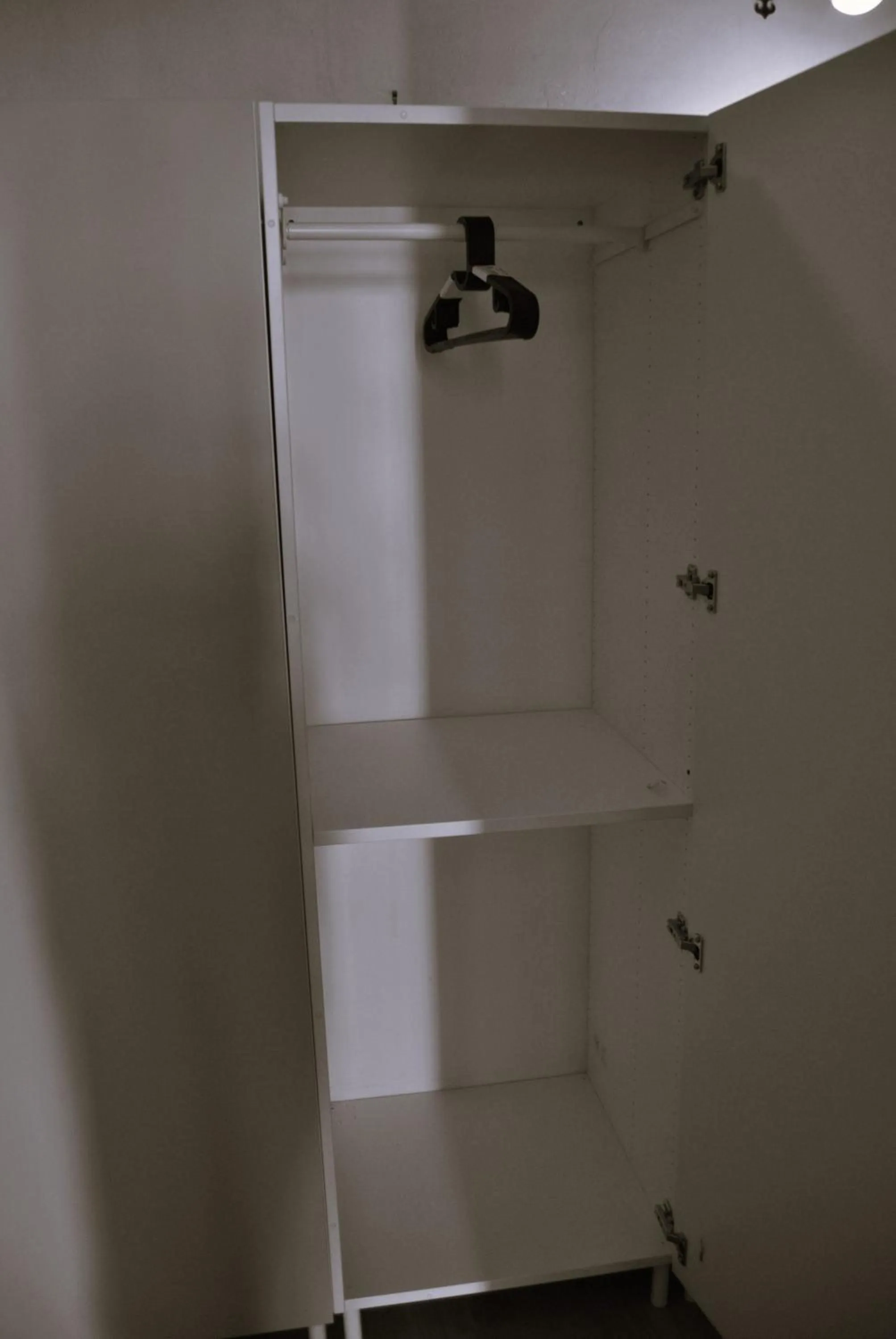 wardrobe in Balarm - Hostel and Bar