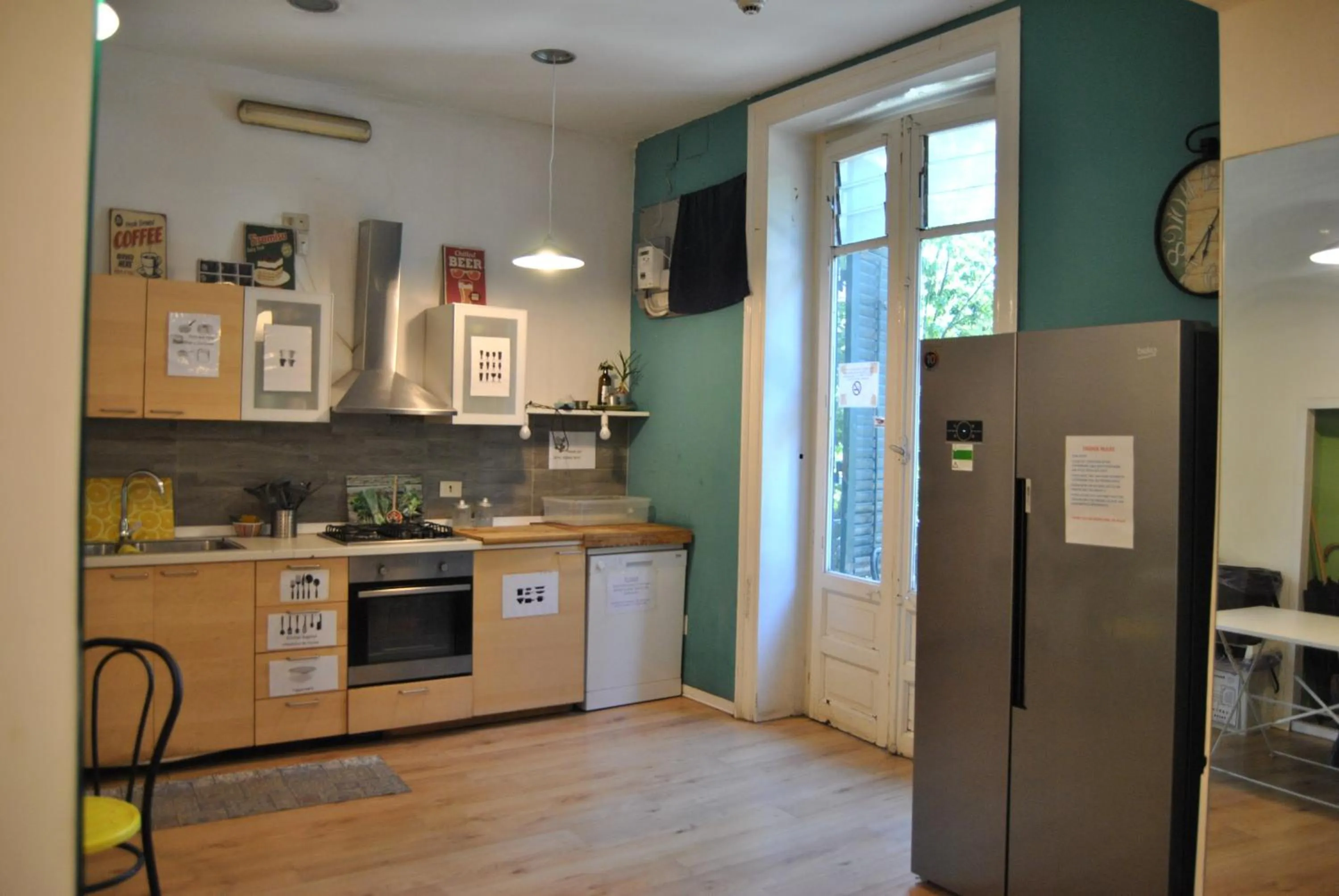 Kitchen or kitchenette in Balarm - Hostel and Bar
