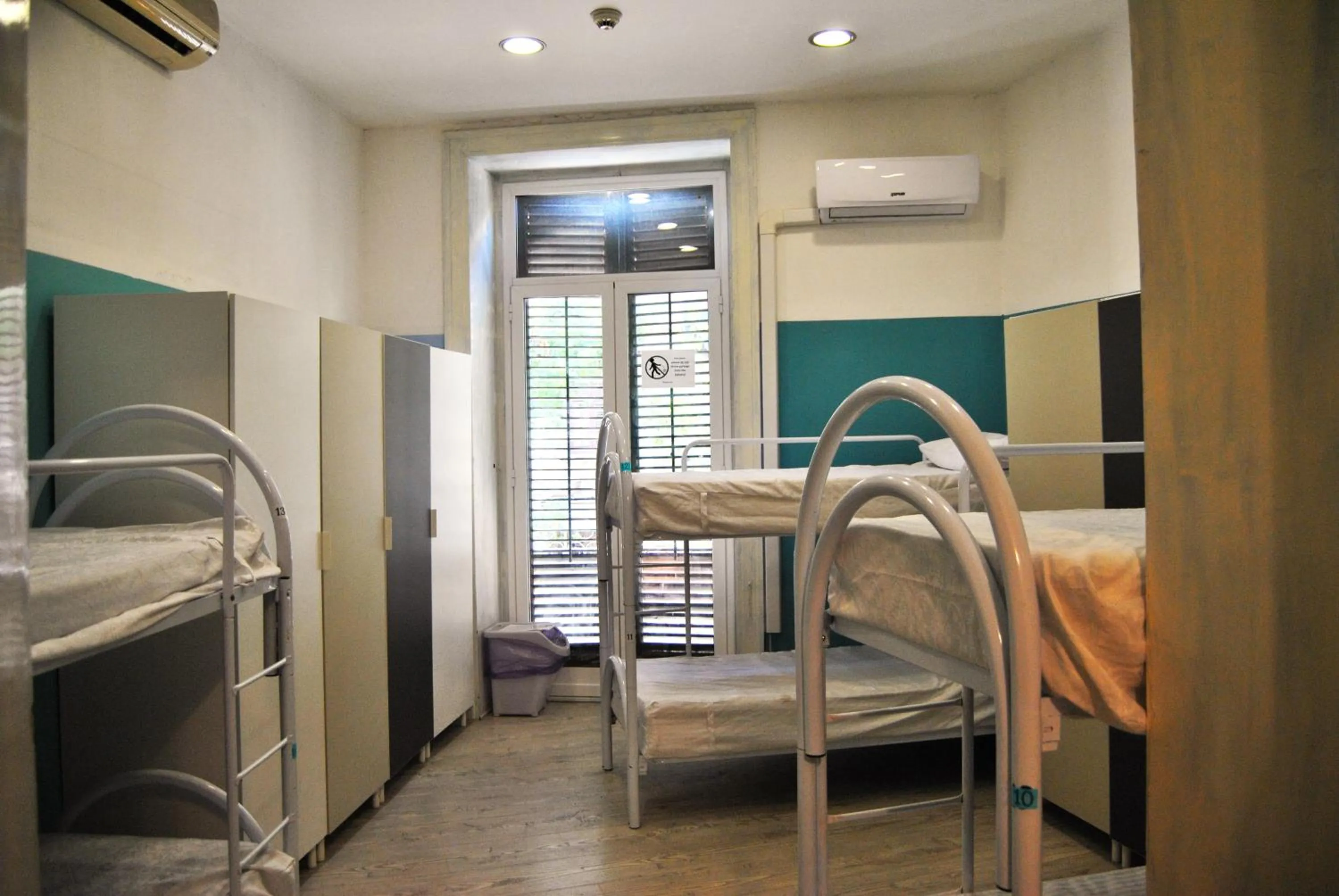 Photo of the whole room, Bed in Balarm - Hostel and Bar