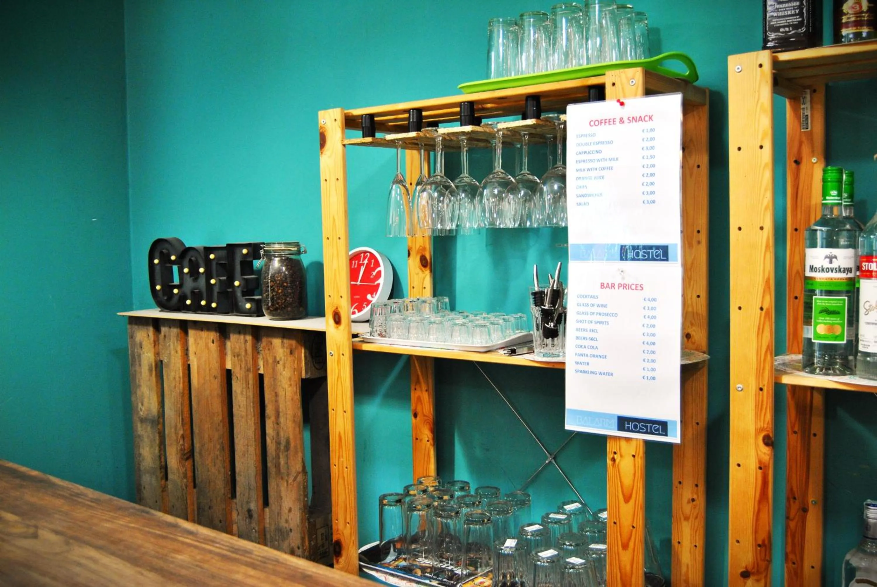 Lounge or bar in Balarm - Hostel and Bar