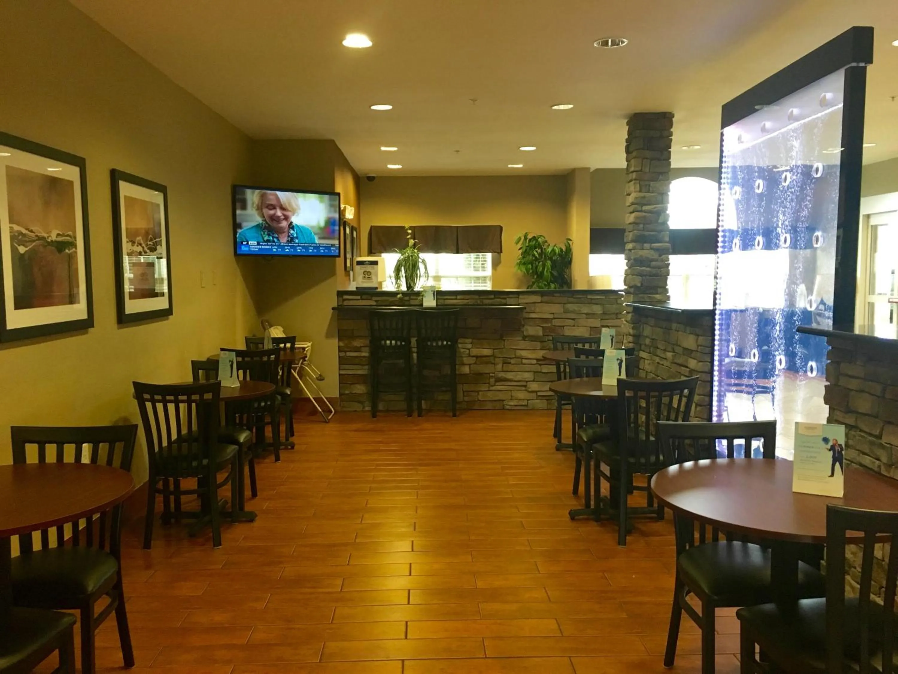 Lobby or reception in Microtel by Wyndham Perry National Fairground Area I-75