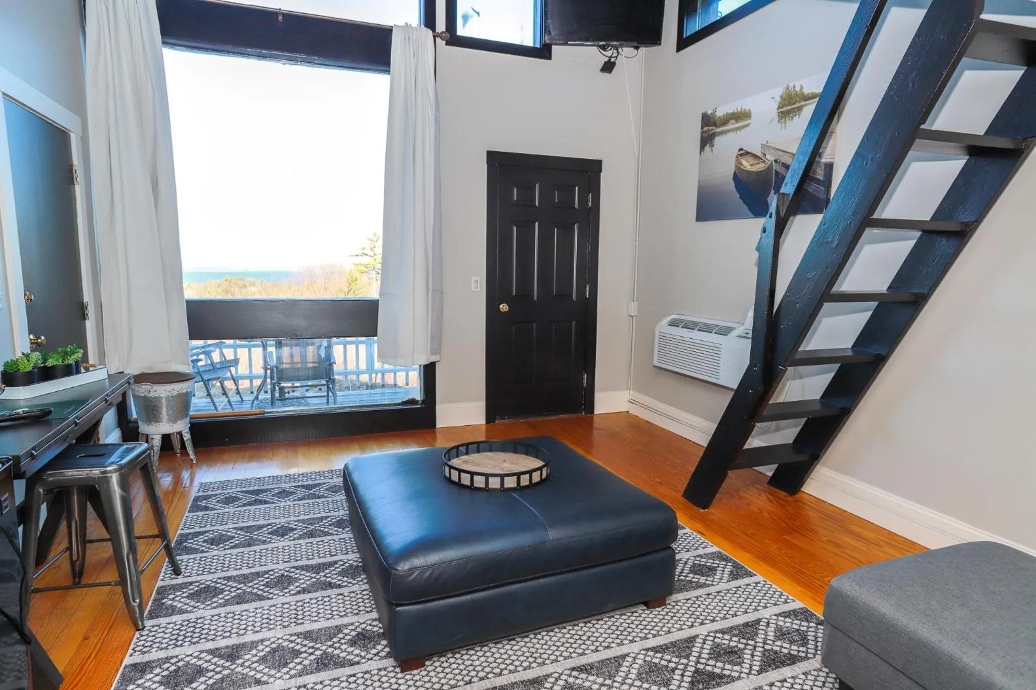 Living room in Gunstock Inn & Suites