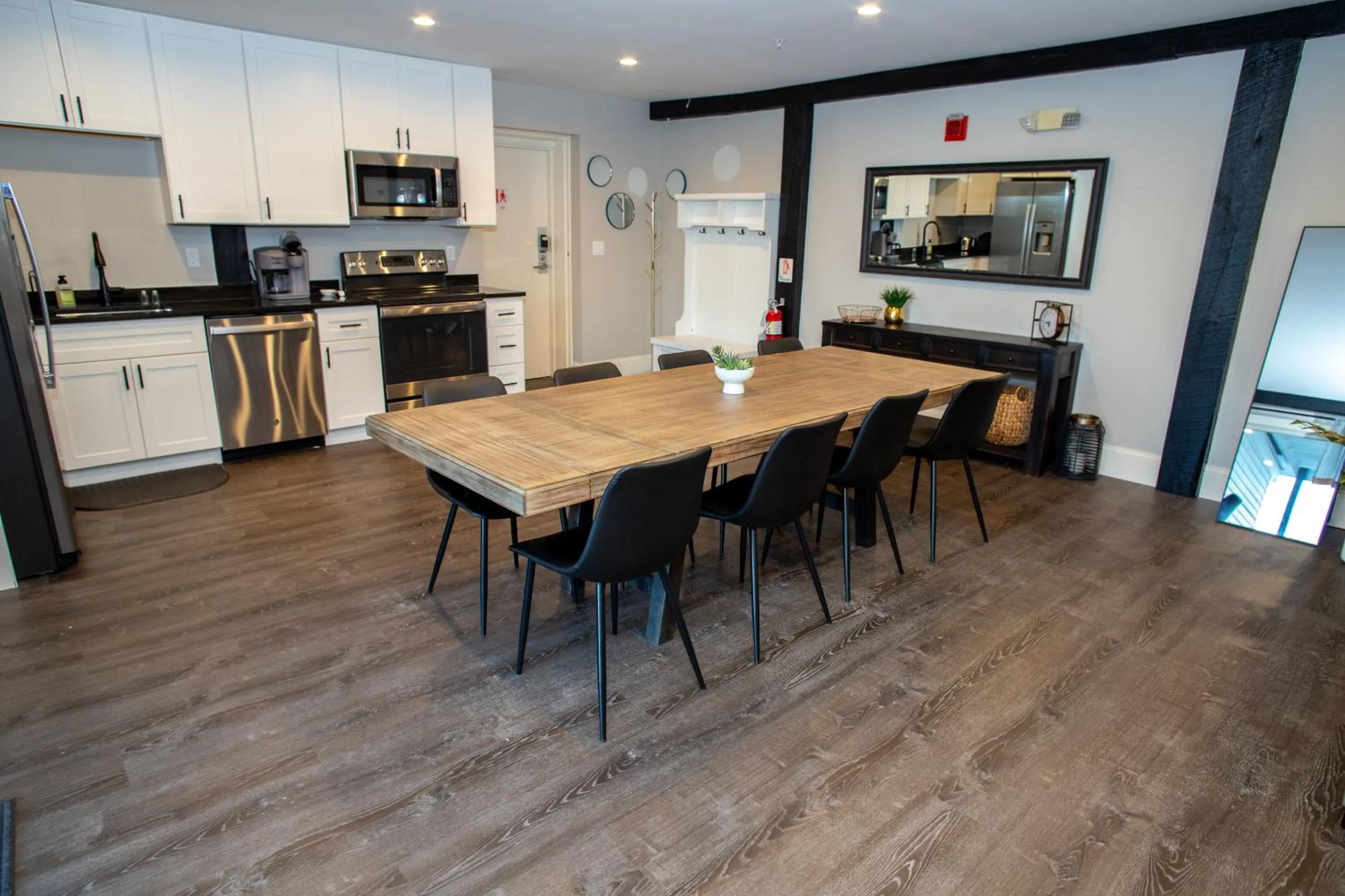 Dining area in Gunstock Inn & Suites