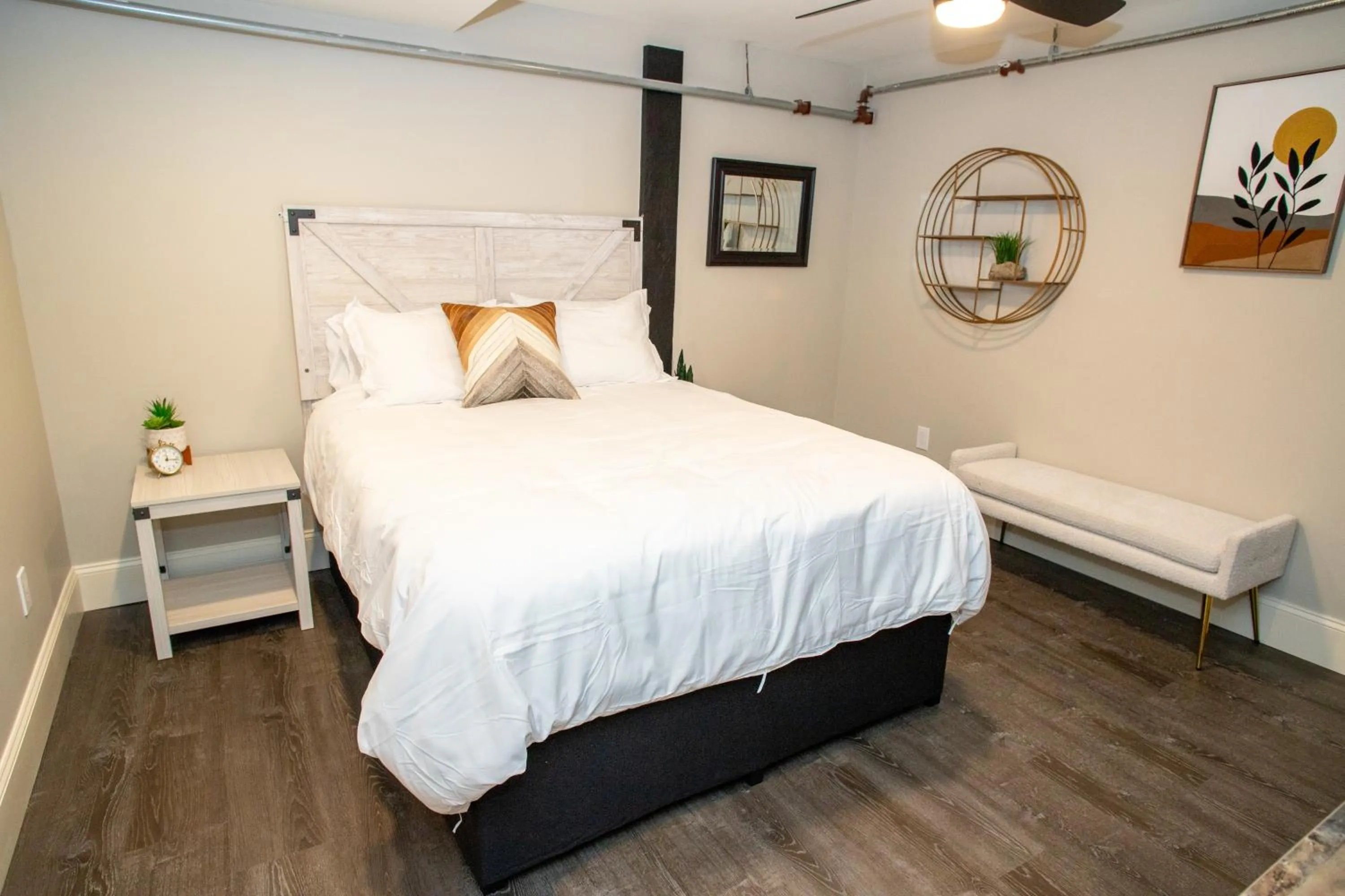 Bedroom, Bed in Gunstock Inn & Suites