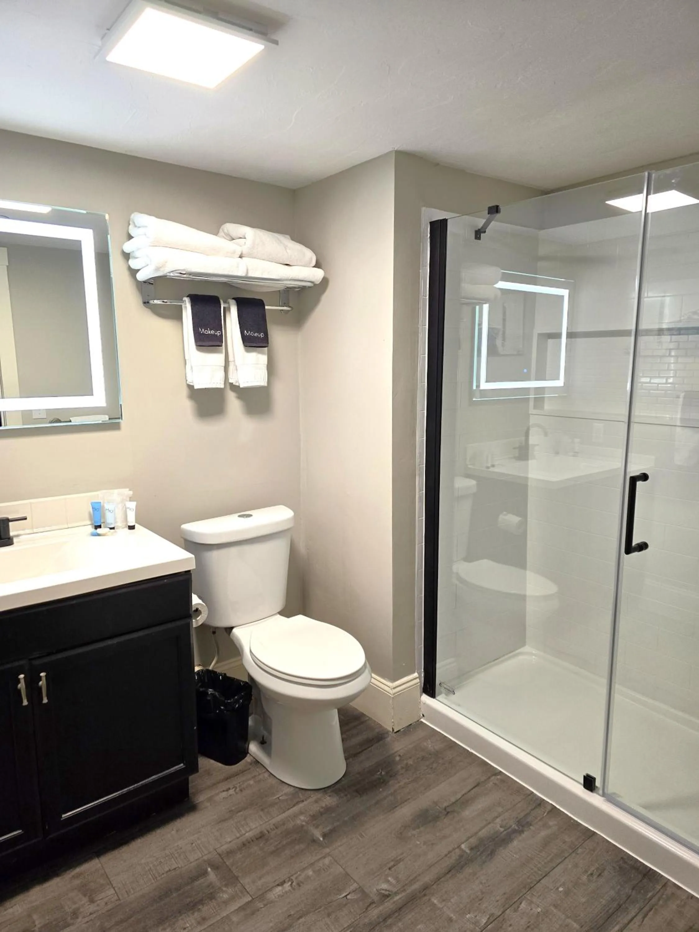 Shower in Gunstock Inn & Suites