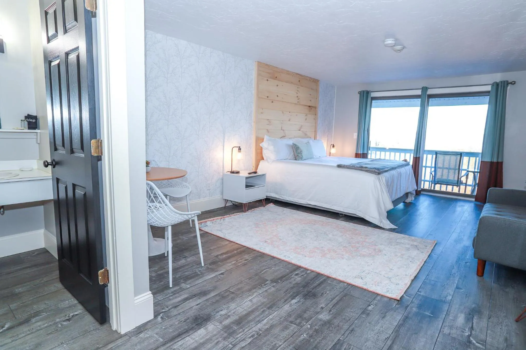 Photo of the whole room, Bed in Gunstock Inn & Suites