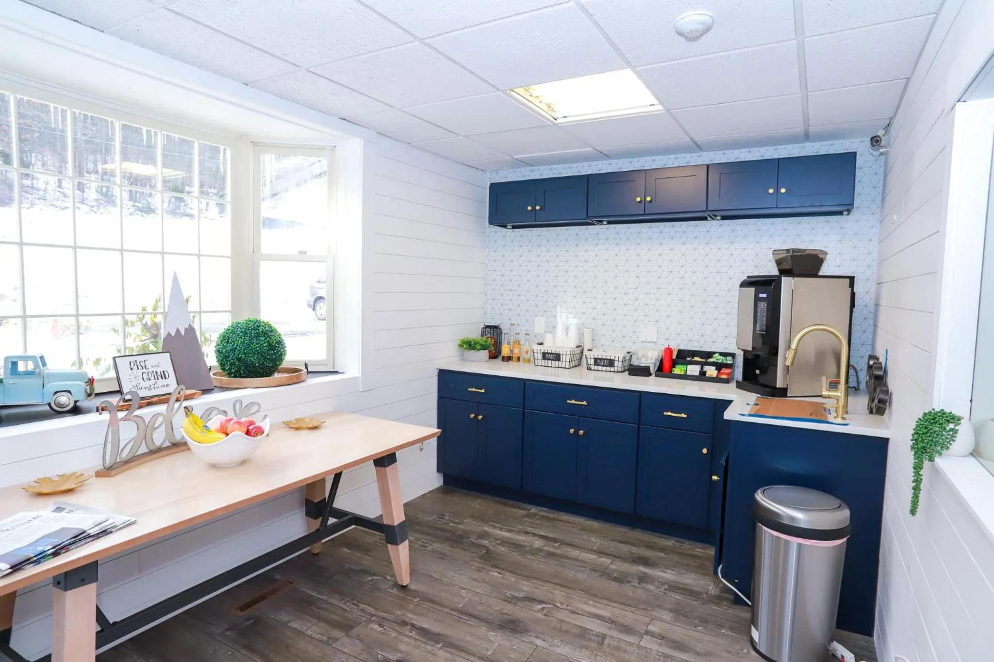 Coffee/tea facilities in Gunstock Inn & Suites